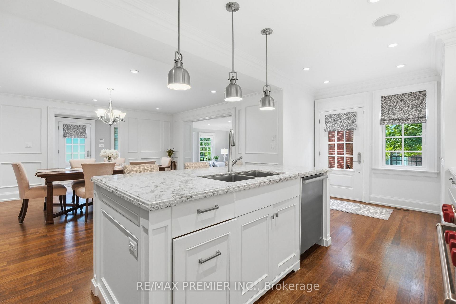 Photo 15 of 132 The Kingsway, Etobicoke, Kingsway South — HOMEH