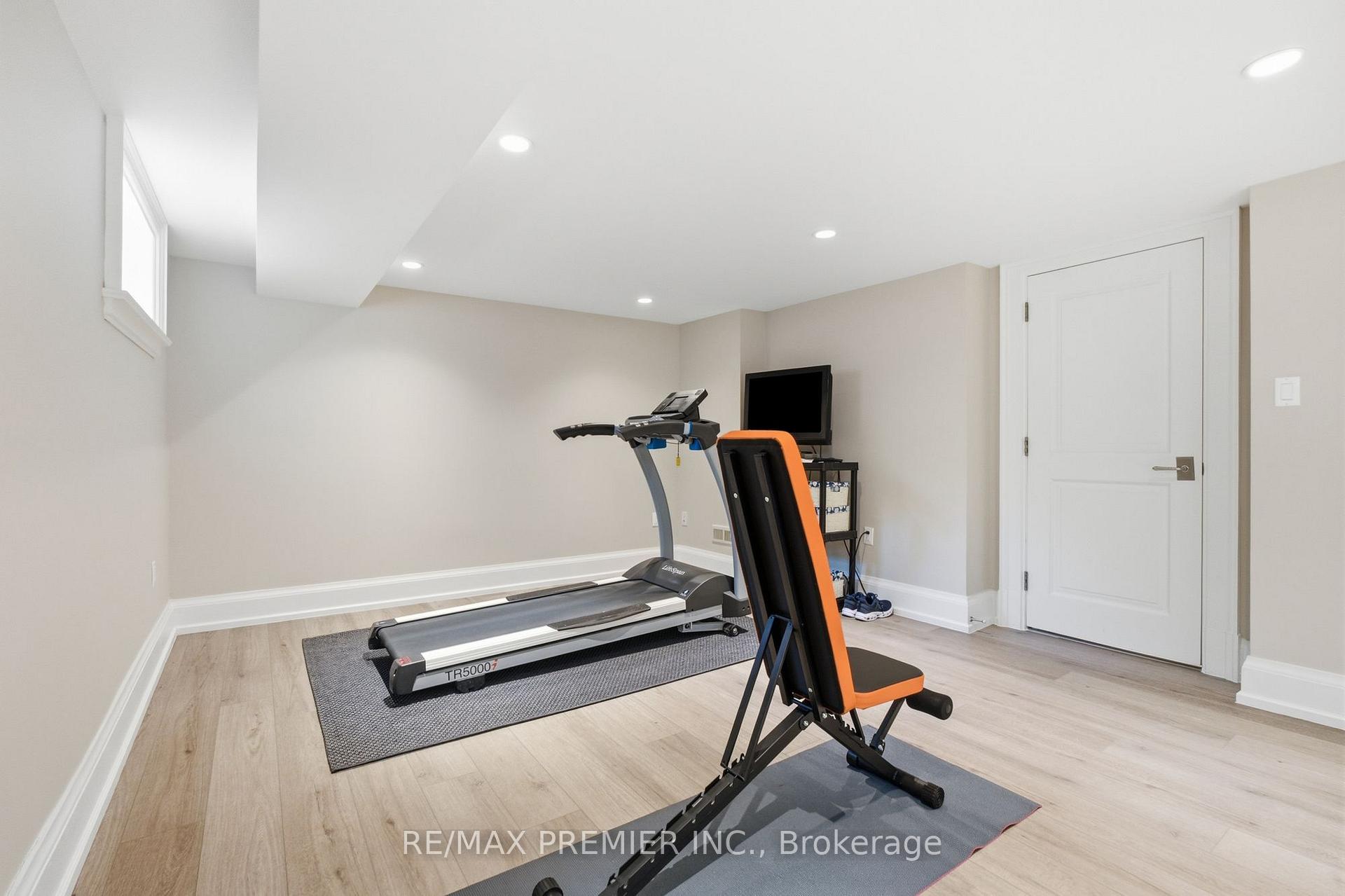 Photo 37 of 132 The Kingsway, Etobicoke, Kingsway South — HOMEH