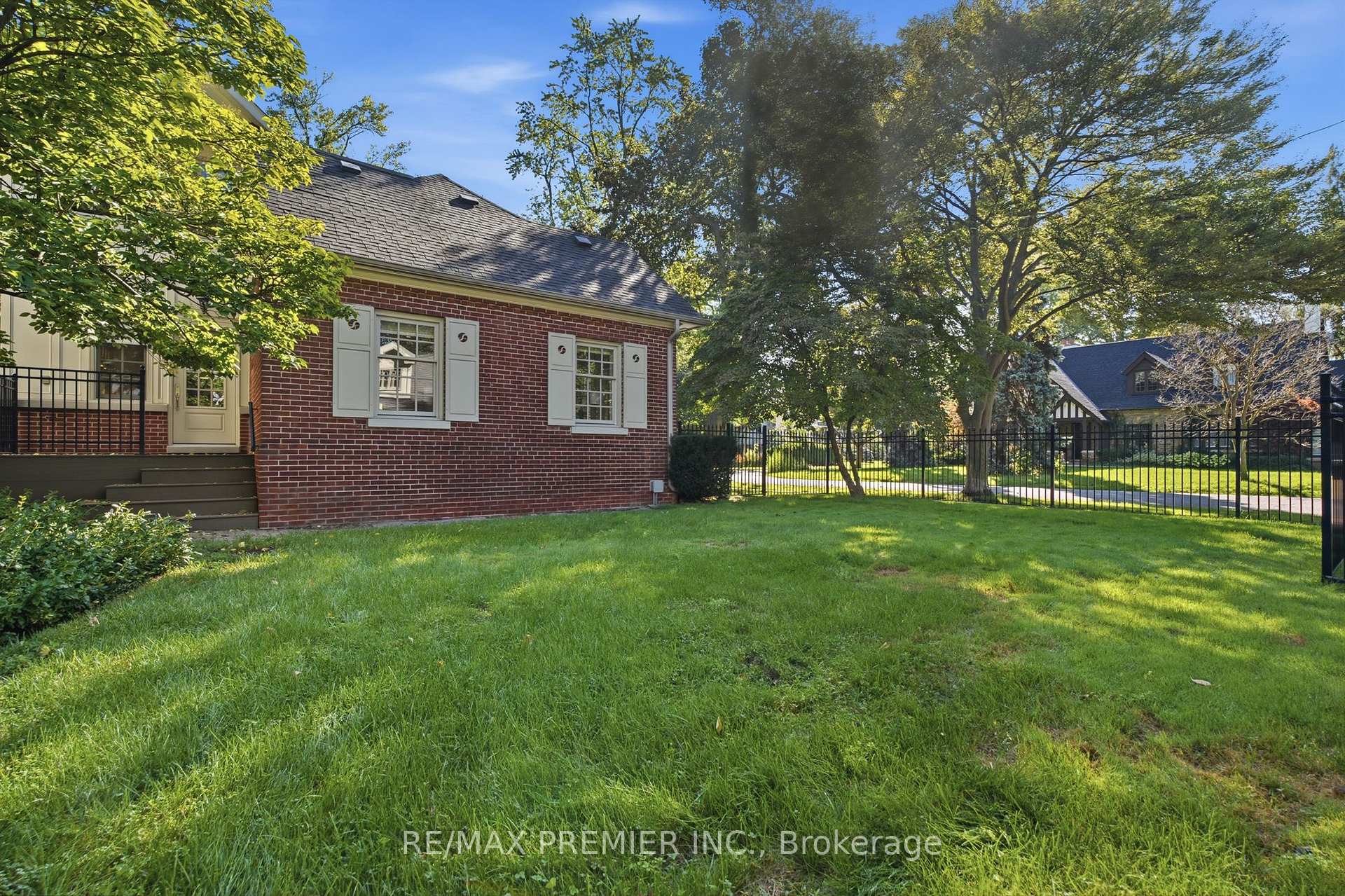 Photo 41 of 132 The Kingsway, Etobicoke, Kingsway South — HOMEH