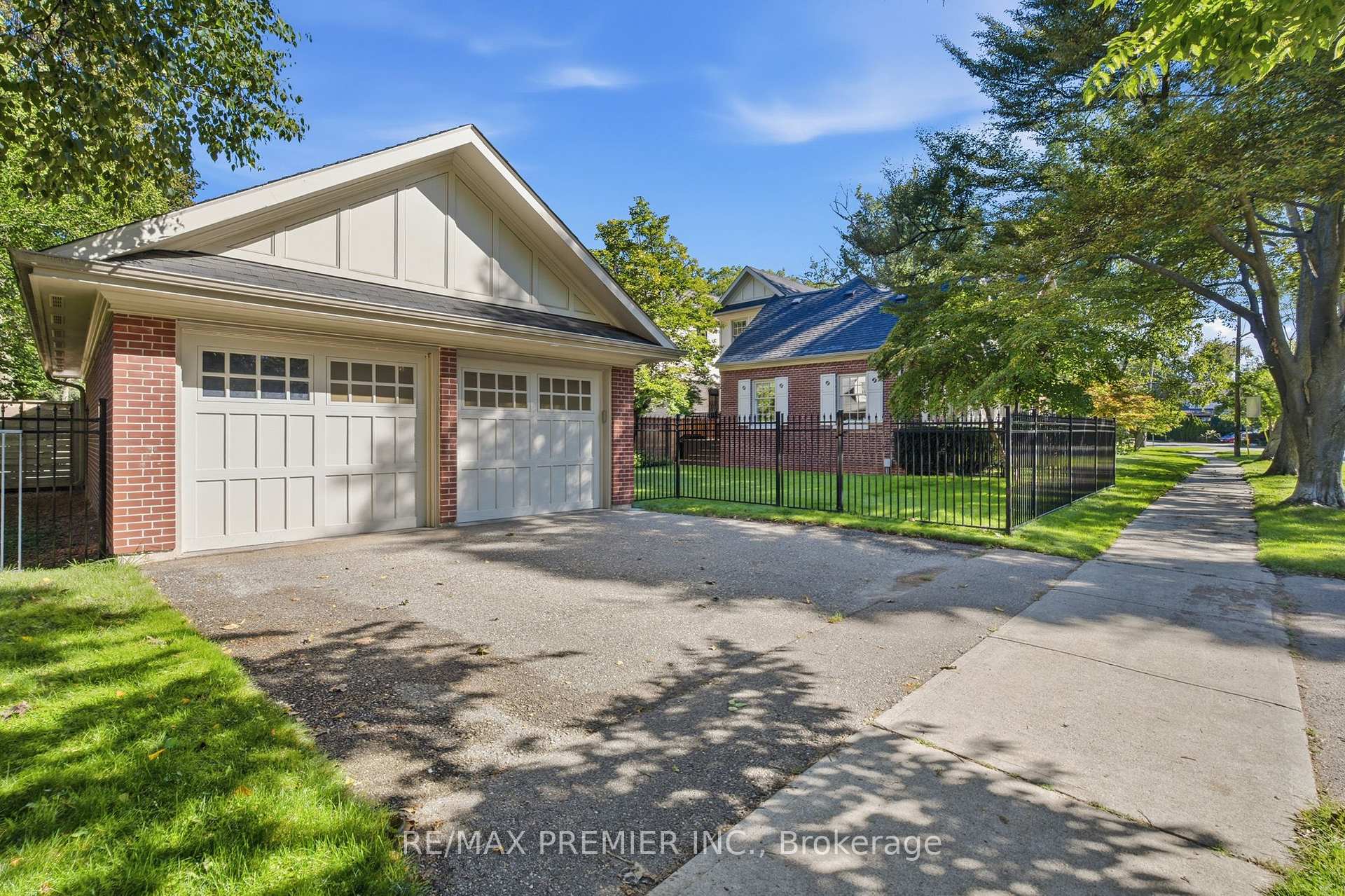 Photo 43 of 132 The Kingsway, Etobicoke, Kingsway South — HOMEH
