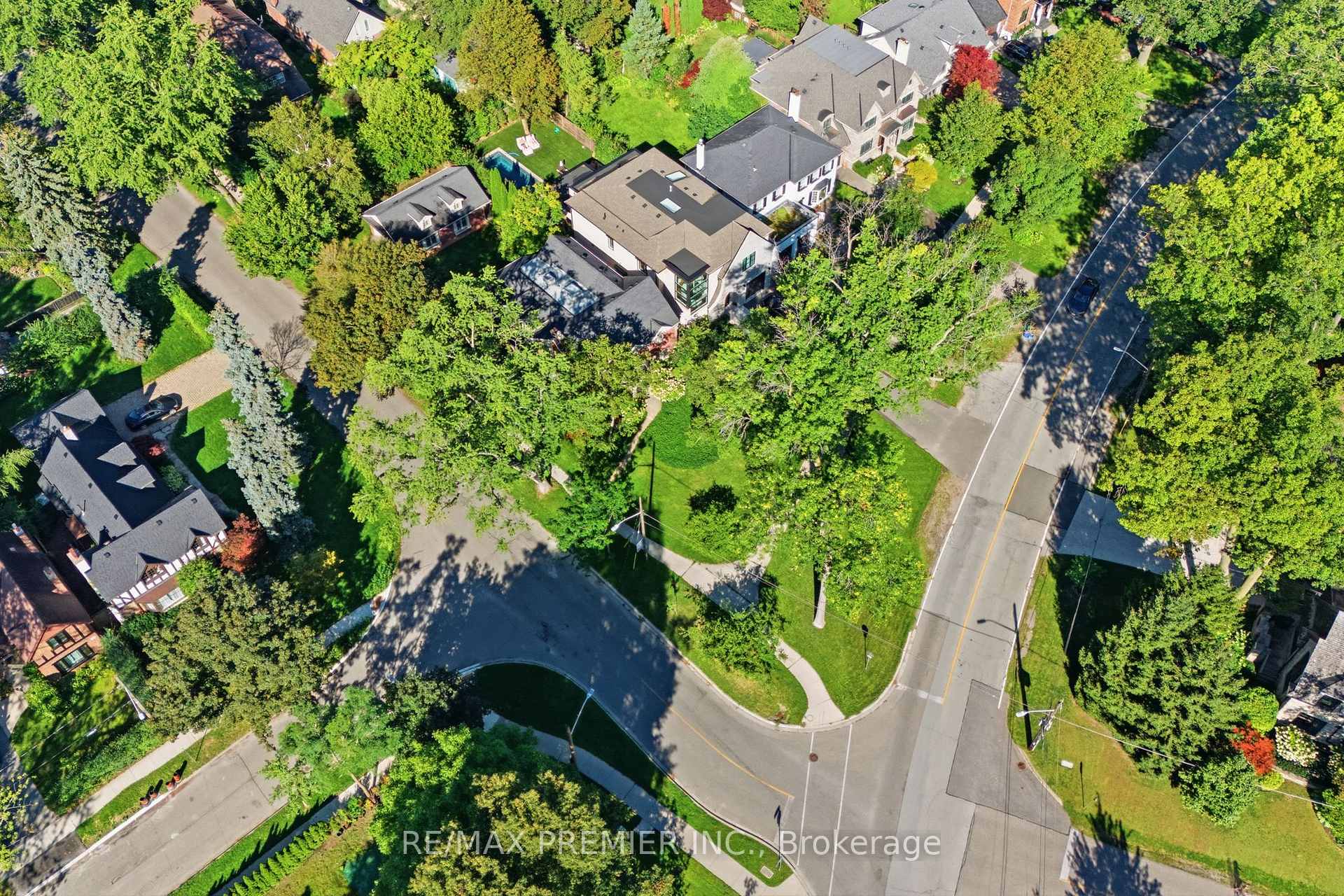 Photo 46 of 132 The Kingsway, Etobicoke, Kingsway South — HOMEH