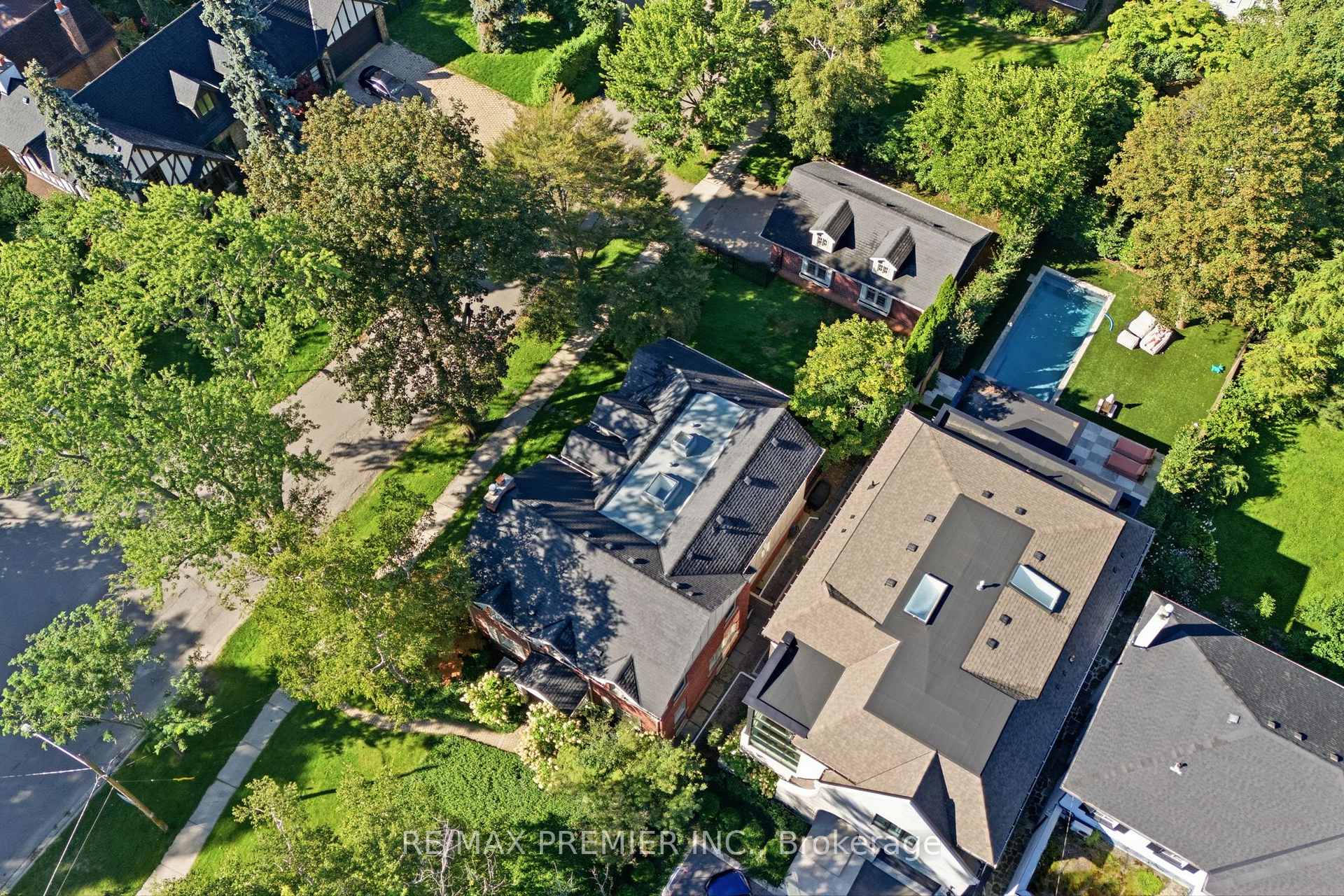 Photo 47 of 132 The Kingsway, Etobicoke, Kingsway South — HOMEH