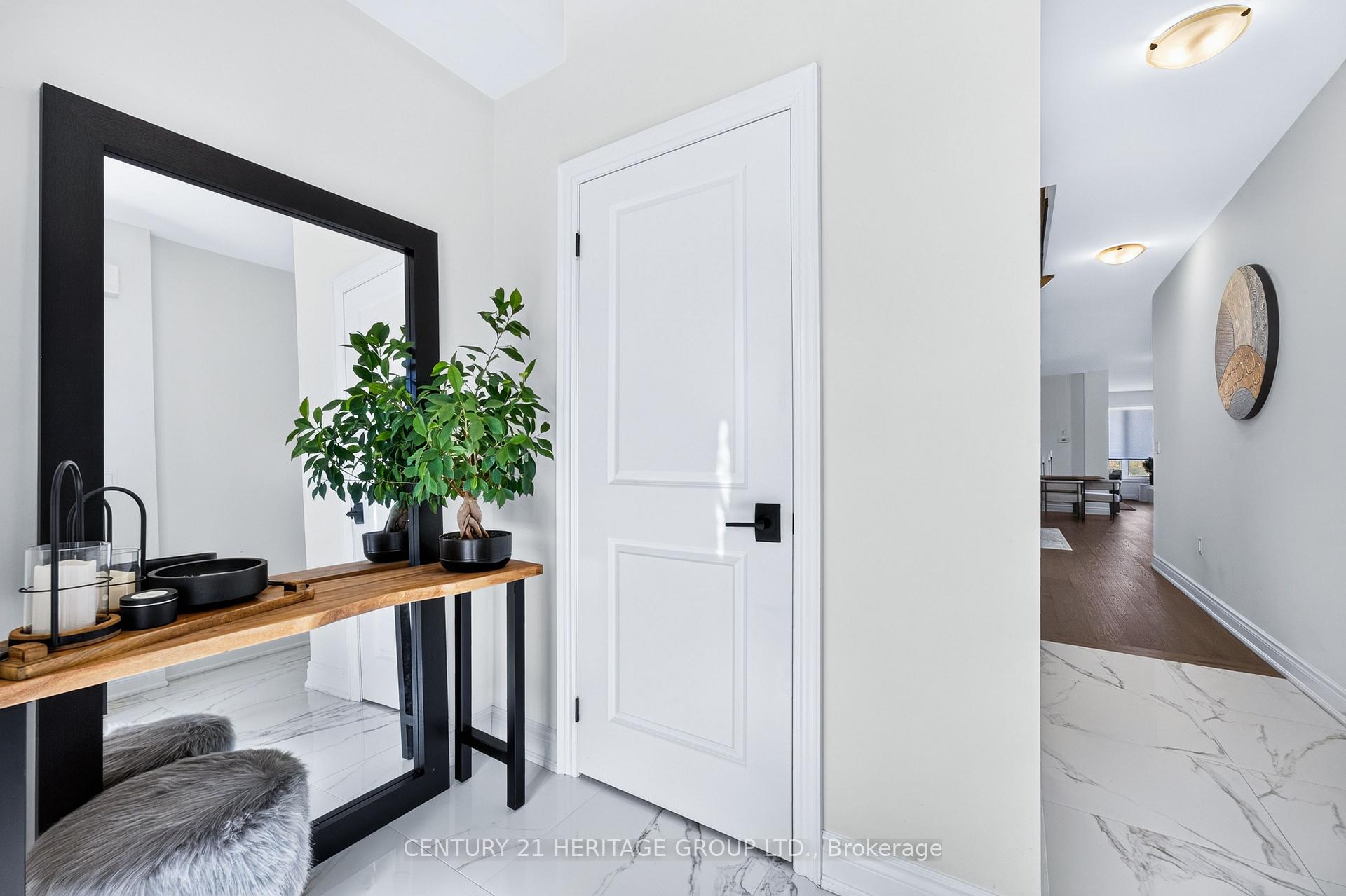 Photo 5 of 147 Meadow Vista Crescent, East Gwillimbury, Holland Landing — HOMEH