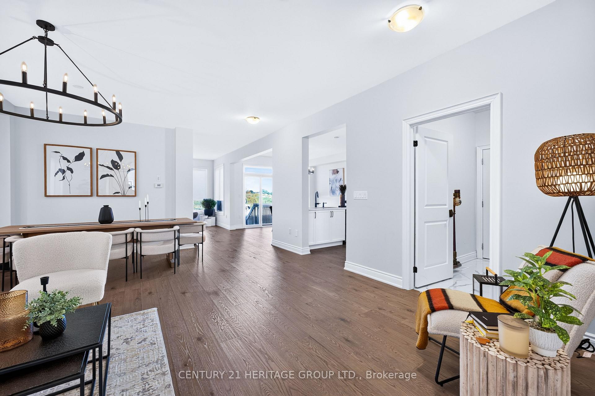Photo 8 of 147 Meadow Vista Crescent, East Gwillimbury, Holland Landing — HOMEH