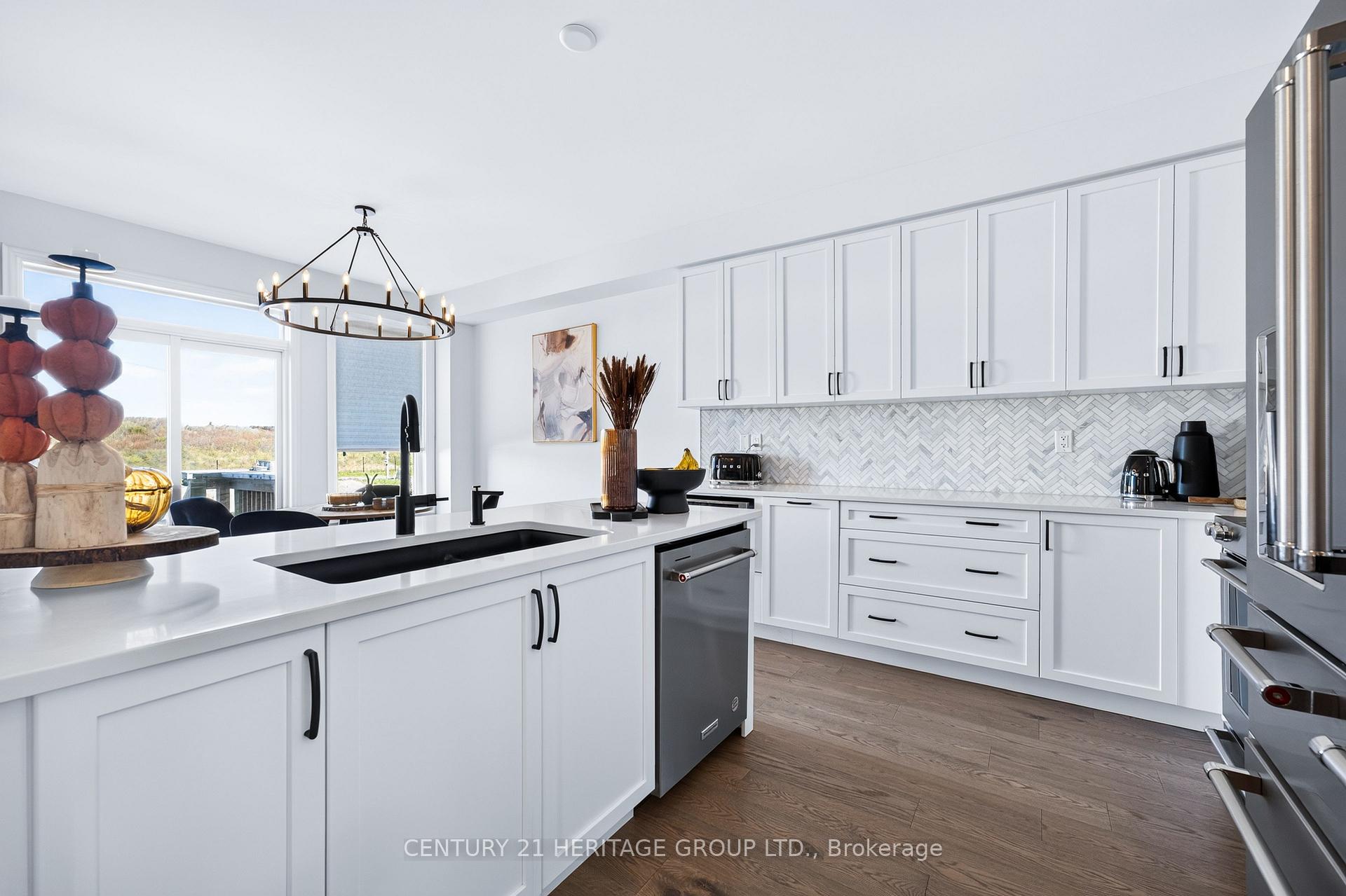Photo 12 of 147 Meadow Vista Crescent, East Gwillimbury, Holland Landing — HOMEH