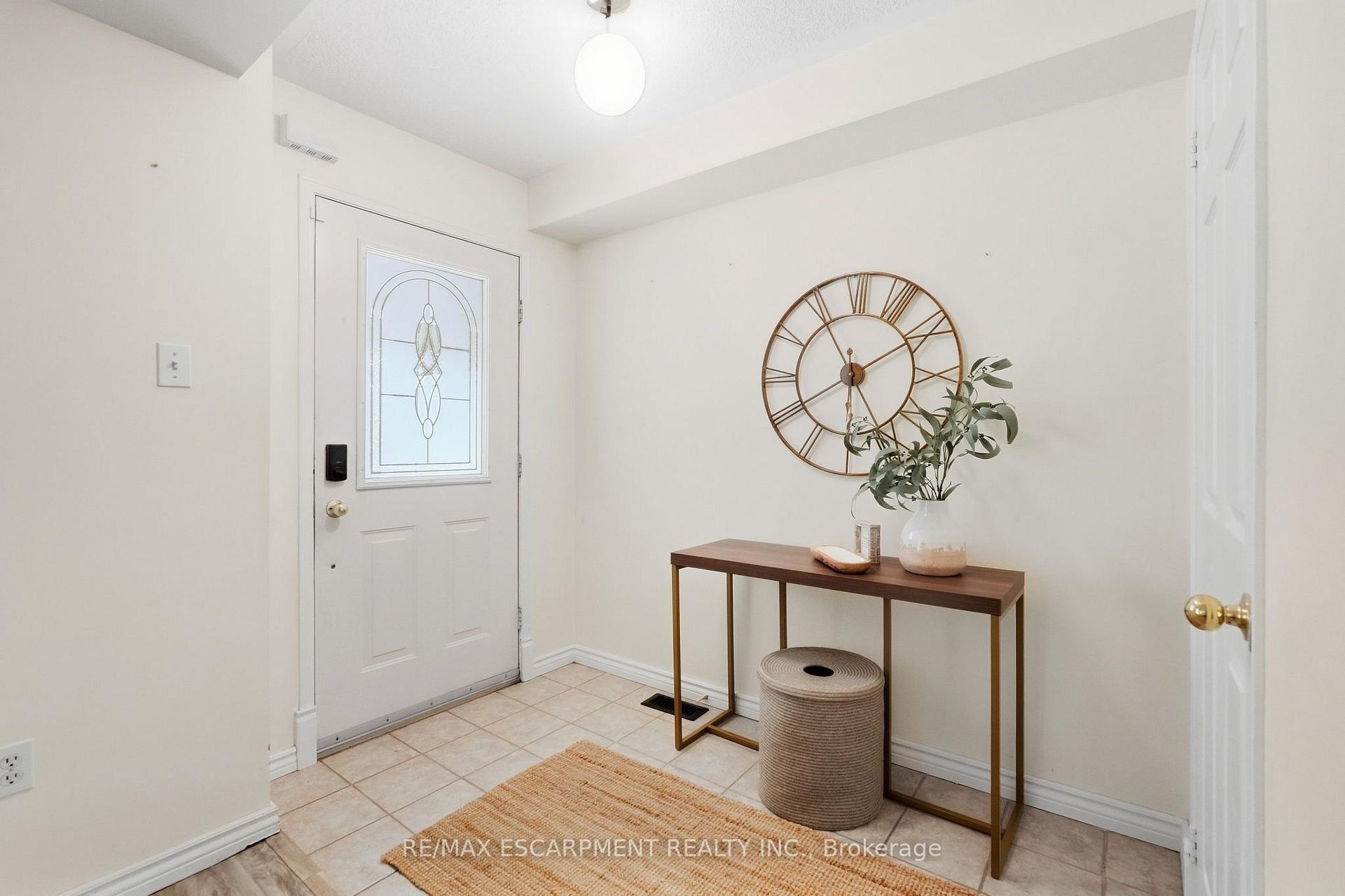 Photo 6 of 219 Gatwick Drive, Oakville, River Oaks — HOMEH