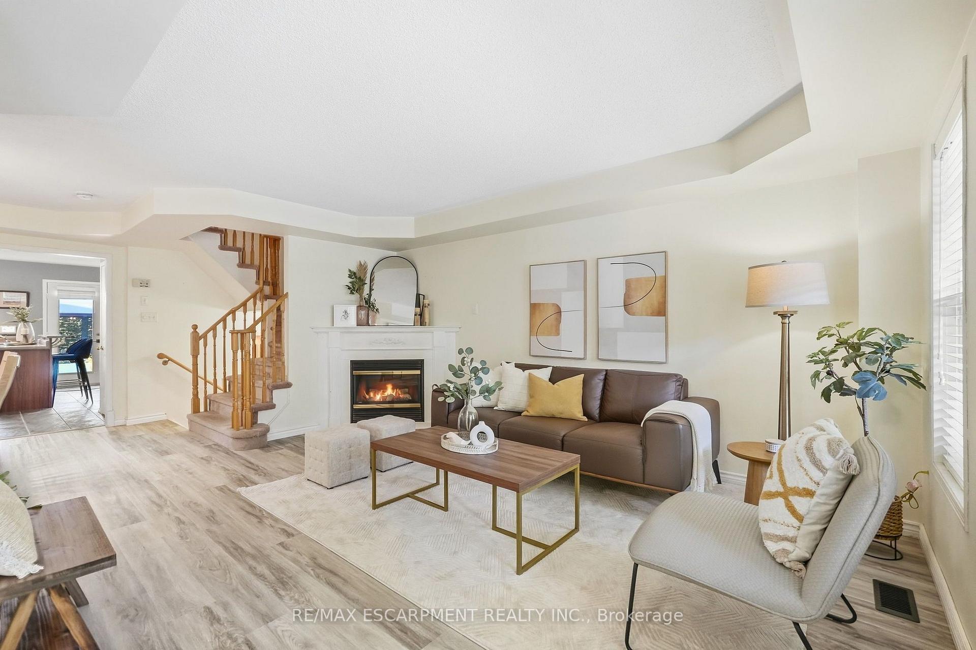 Photo 7 of 219 Gatwick Drive, Oakville, River Oaks — HOMEH