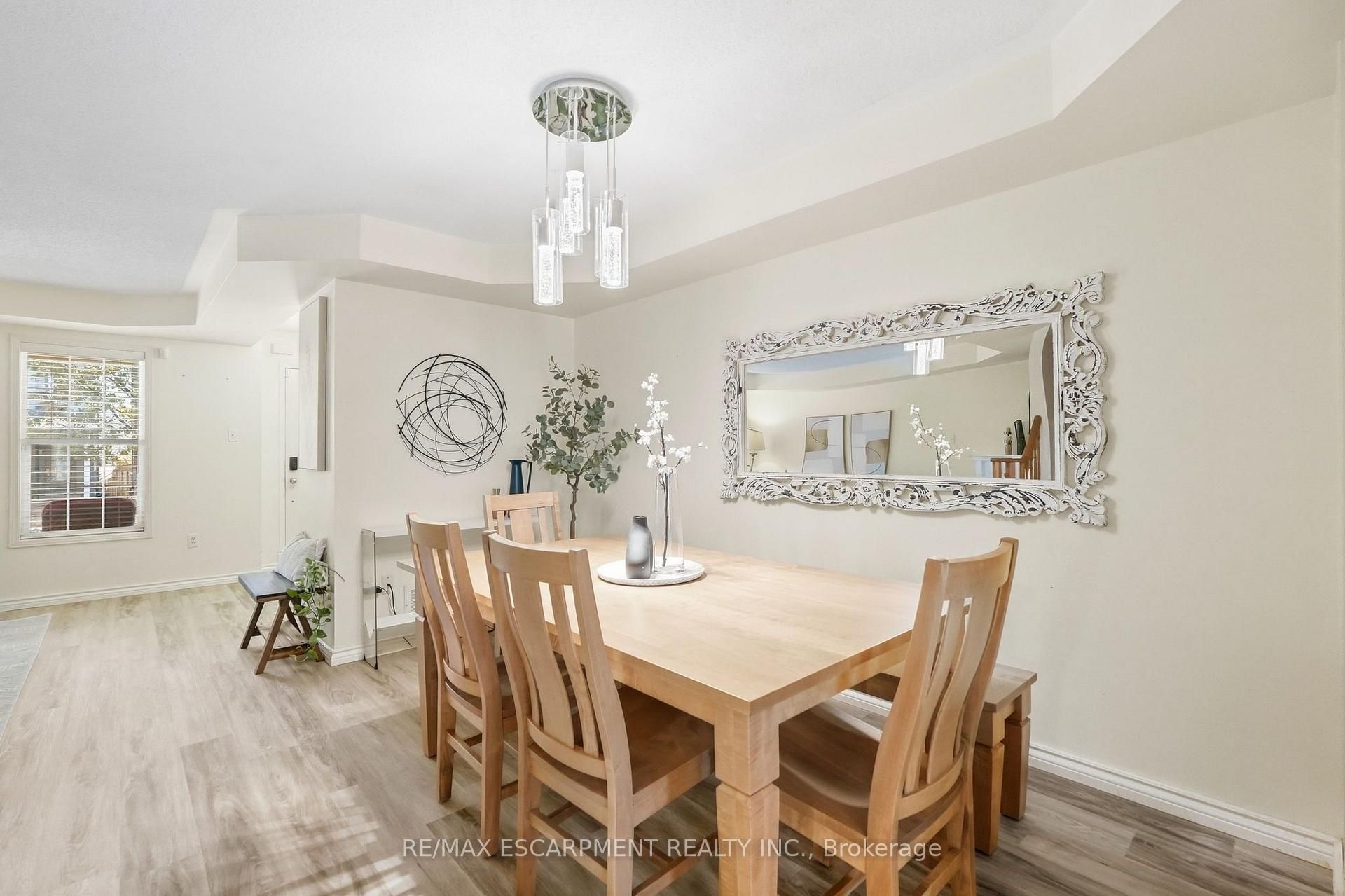 Photo 11 of 219 Gatwick Drive, Oakville, River Oaks — HOMEH