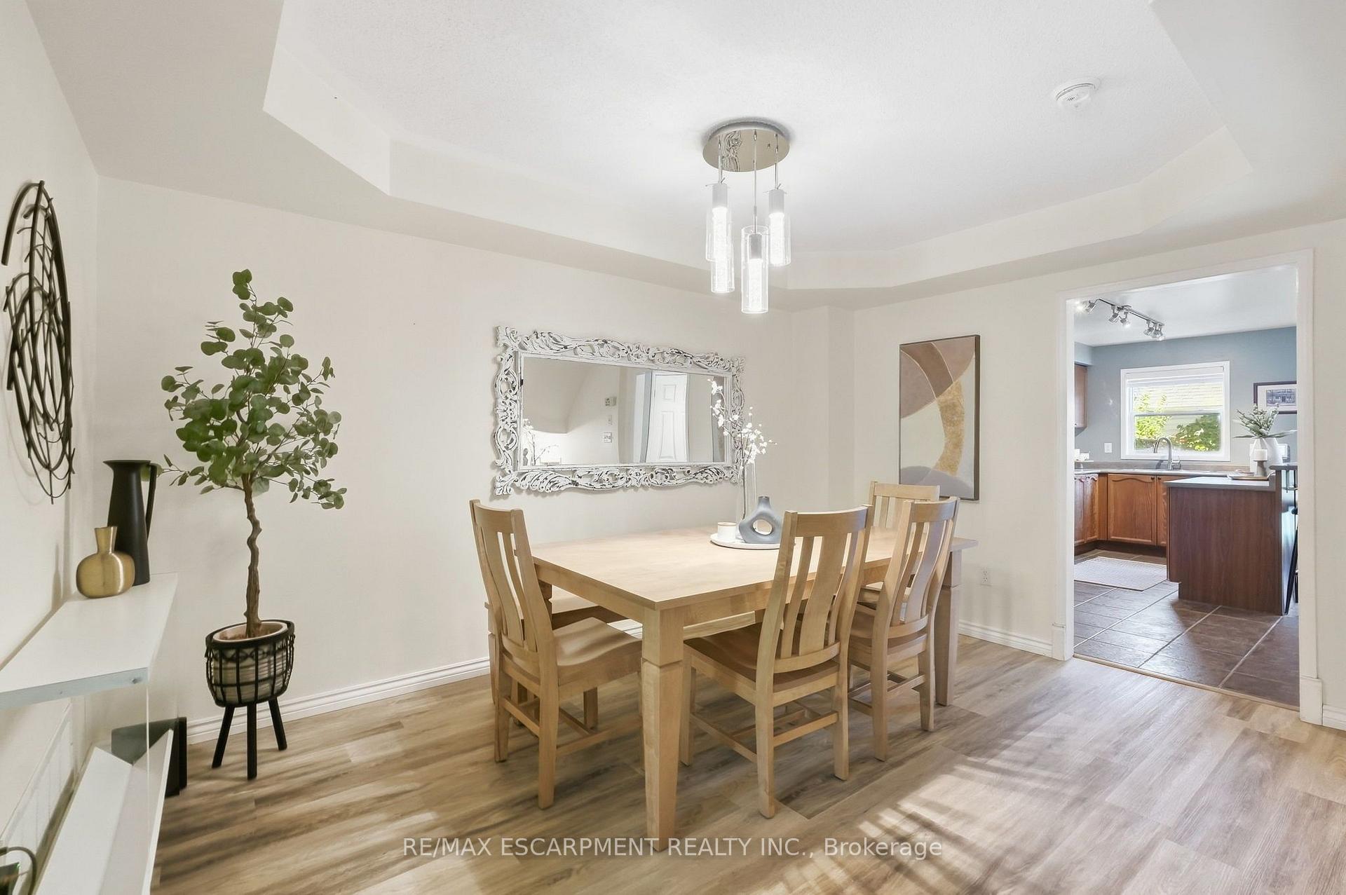 Photo 12 of 219 Gatwick Drive, Oakville, River Oaks — HOMEH
