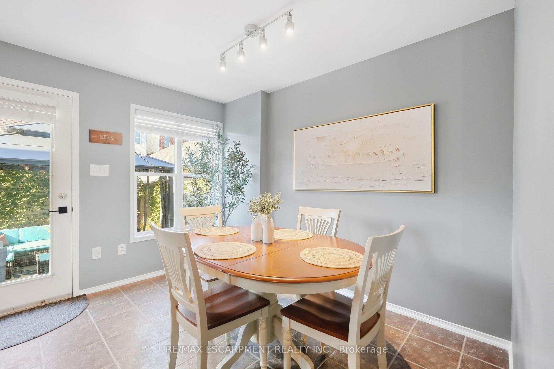 Photo 17 of 219 Gatwick Drive, Oakville, River Oaks — HOMEH