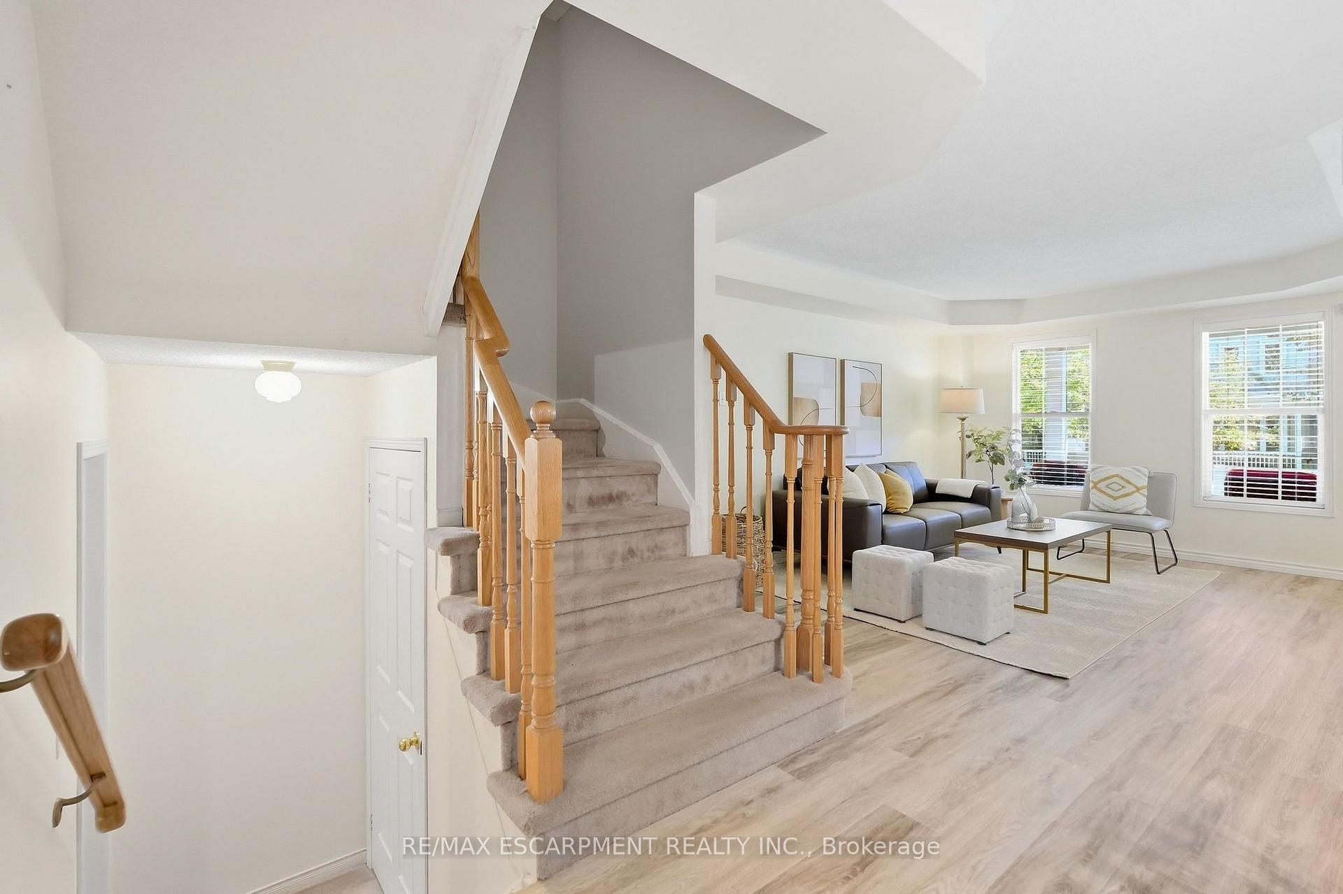 Photo 19 of 219 Gatwick Drive, Oakville, River Oaks — HOMEH