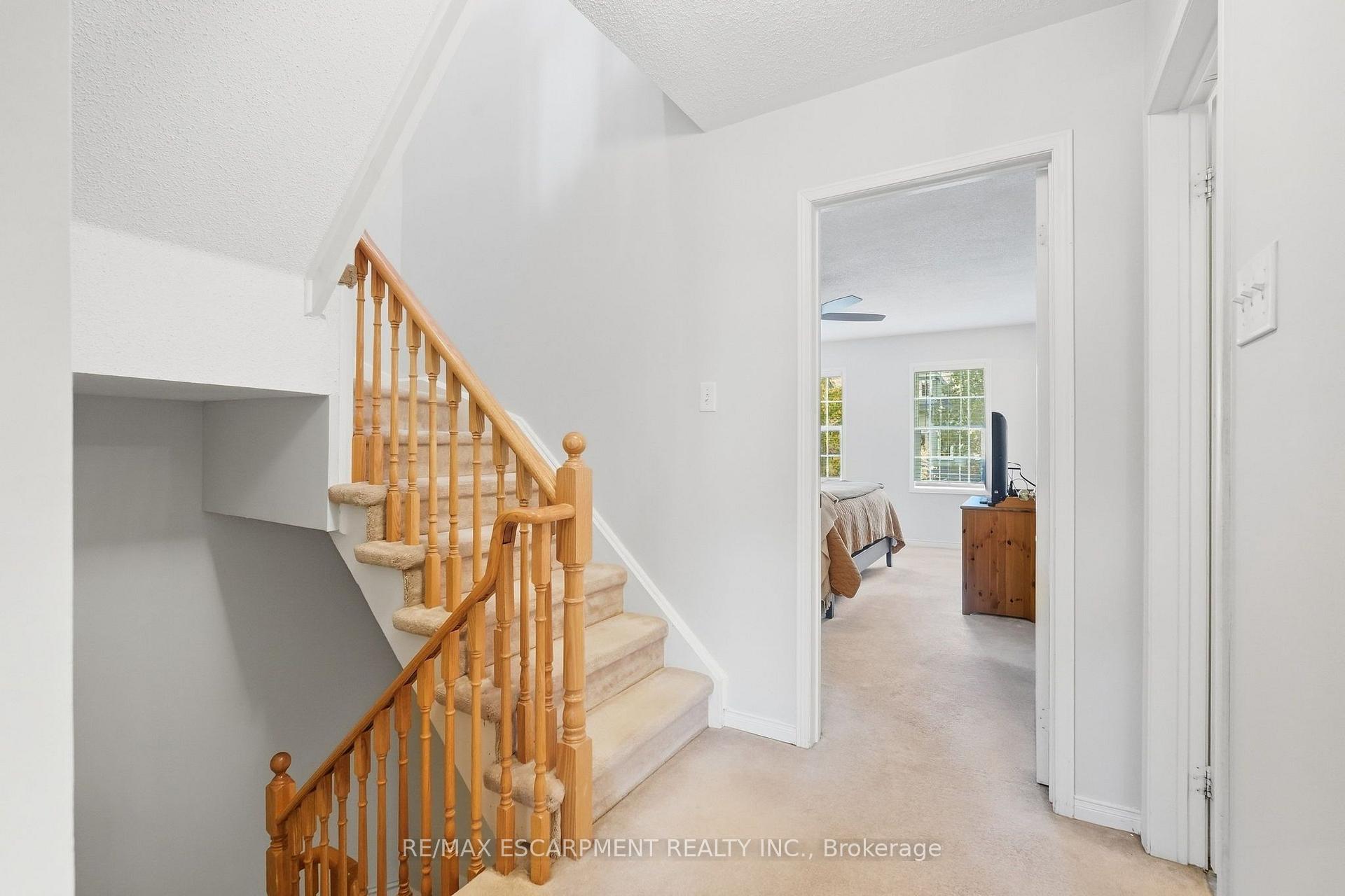 Photo 20 of 219 Gatwick Drive, Oakville, River Oaks — HOMEH