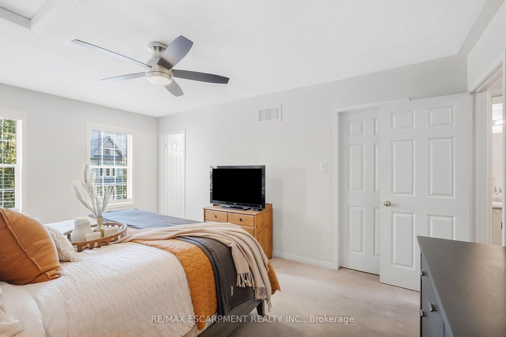 Photo 23 of 219 Gatwick Drive, Oakville, River Oaks — HOMEH
