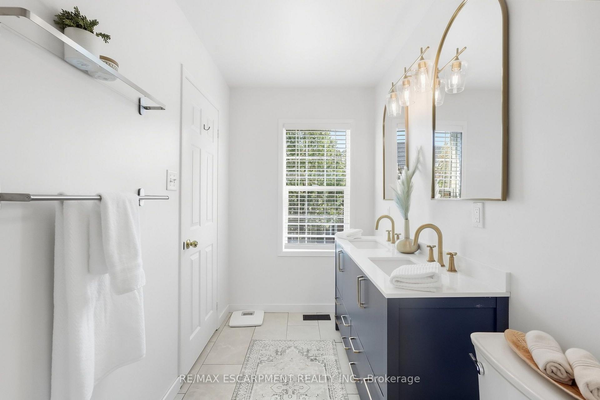 Photo 25 of 219 Gatwick Drive, Oakville, River Oaks — HOMEH