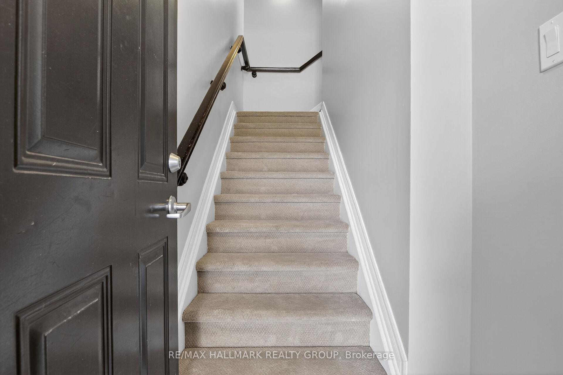 Photo 3 of Unit B, 1145 Longfields Drive, Ottawa, Barrhaven - Strandherd — HOMEH