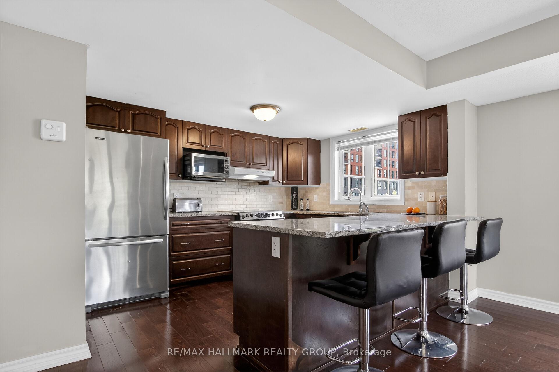 Photo 4 of Unit B, 1145 Longfields Drive, Ottawa, Barrhaven - Strandherd — HOMEH