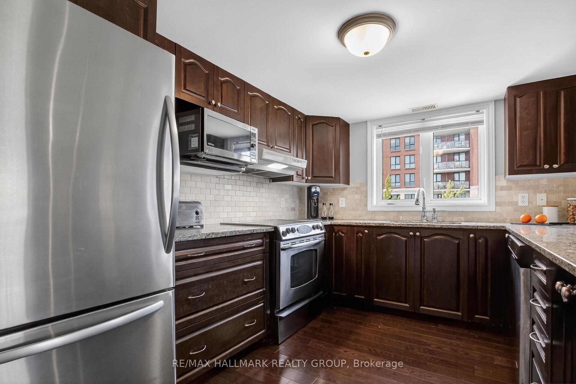 Photo 5 of Unit B, 1145 Longfields Drive, Ottawa, Barrhaven - Strandherd — HOMEH