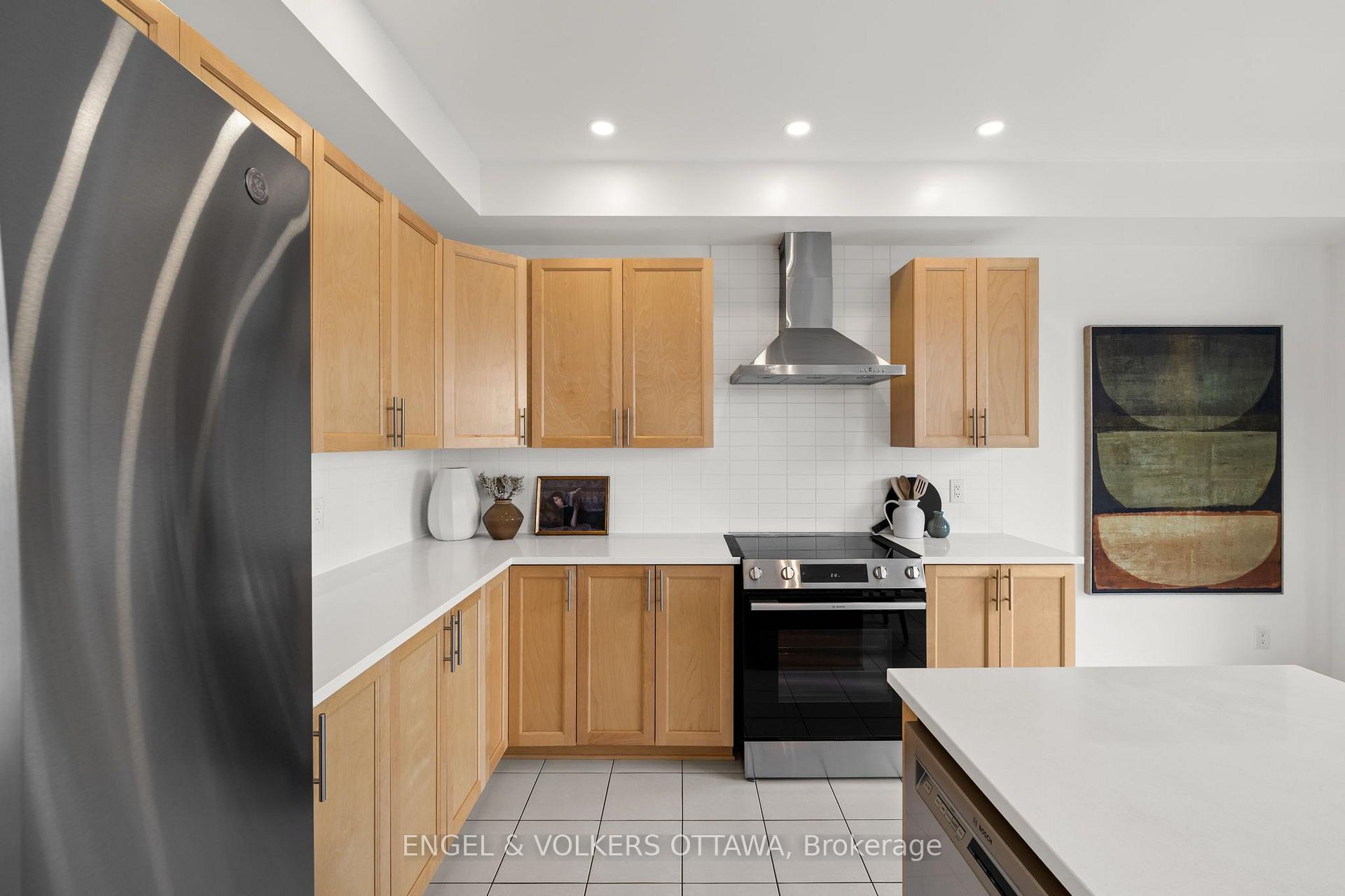 Photo 14 of 154 Winterhaven Drive, Ottawa, Mer Bleue/Bradley Estates/Anderson Park — HOMEH