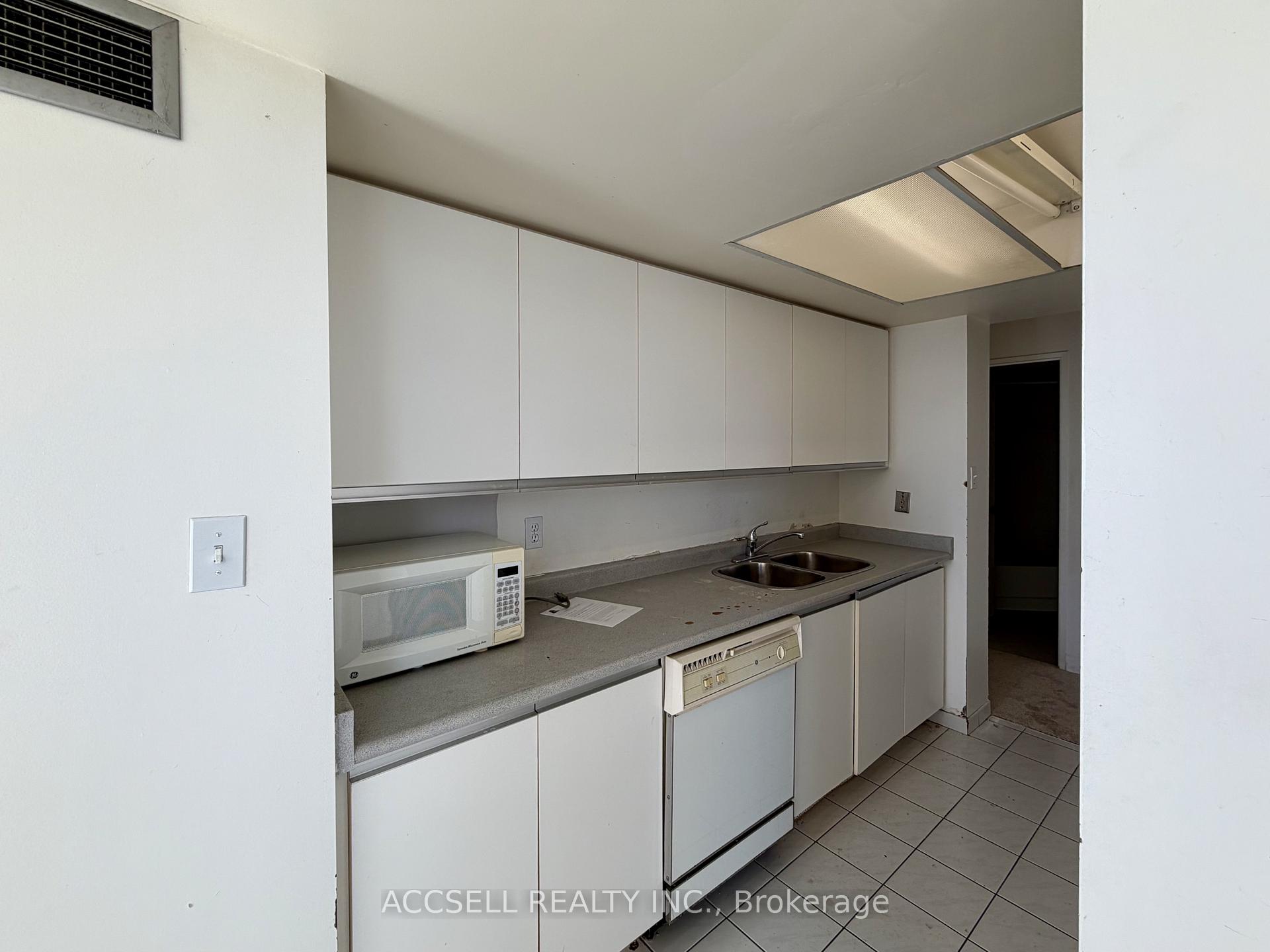 Photo 10 of Unit 1714, 1 Rowntree Road, Etobicoke, Mount Olive-Silverstone-Jamestown — HOMEH