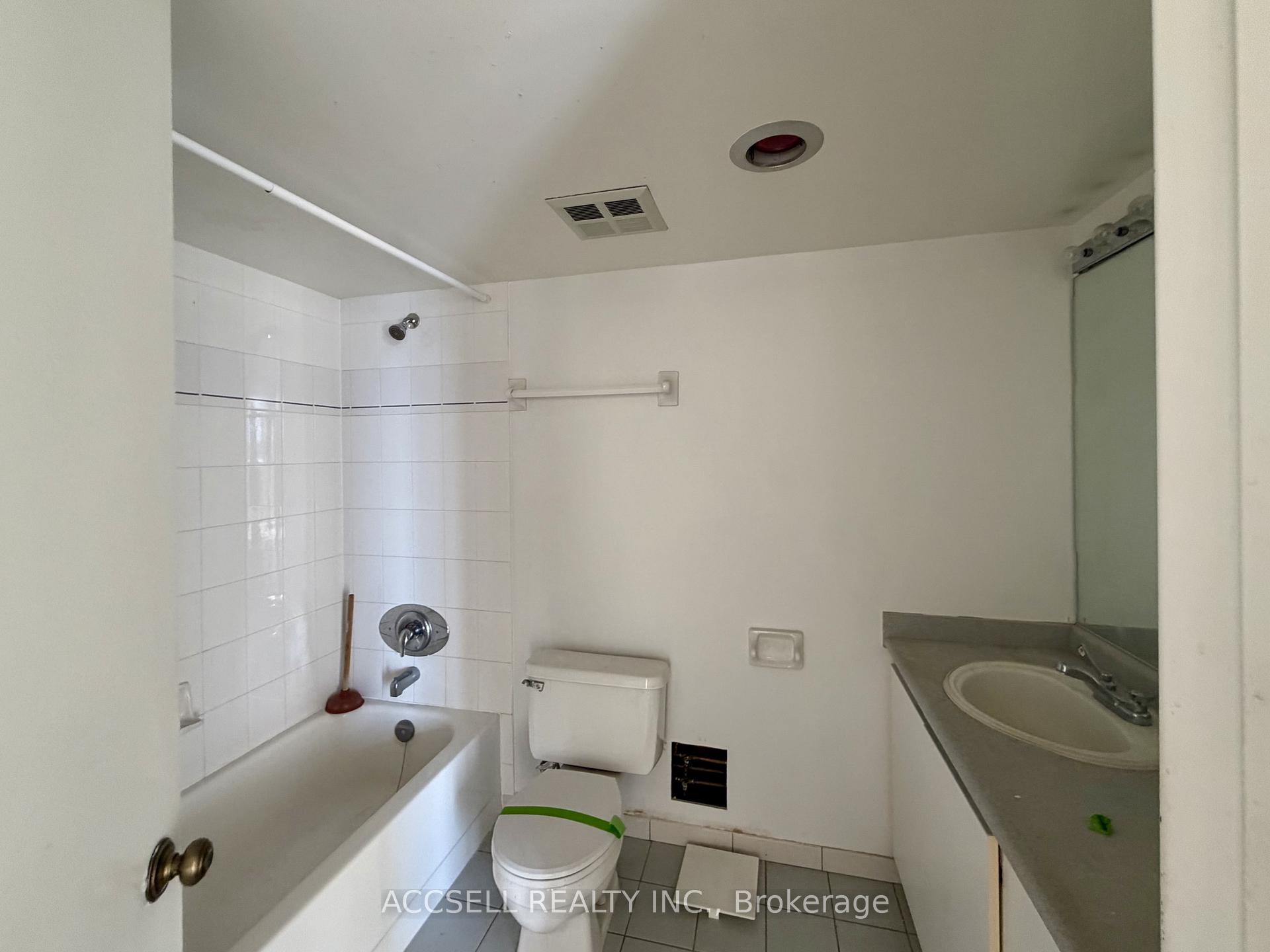 Photo 11 of Unit 1714, 1 Rowntree Road, Etobicoke, Mount Olive-Silverstone-Jamestown — HOMEH