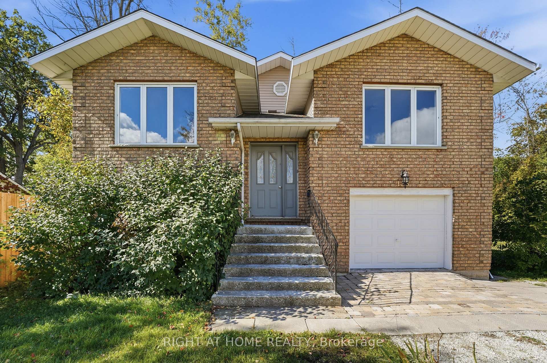 Photo 2 of 138 45th Street N, Wasaga Beach — HOMEH