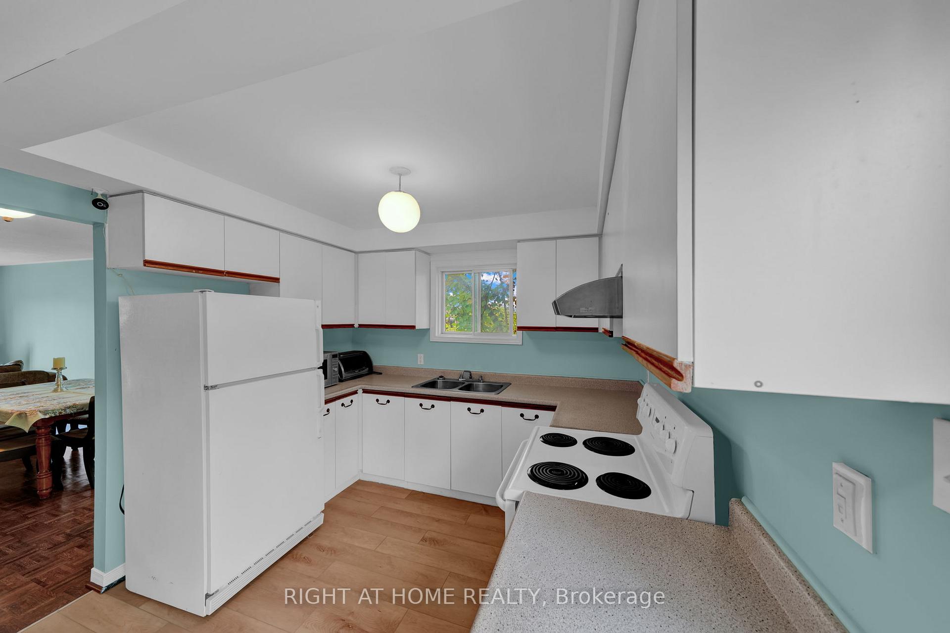 Photo 5 of 138 45th Street N, Wasaga Beach — HOMEH
