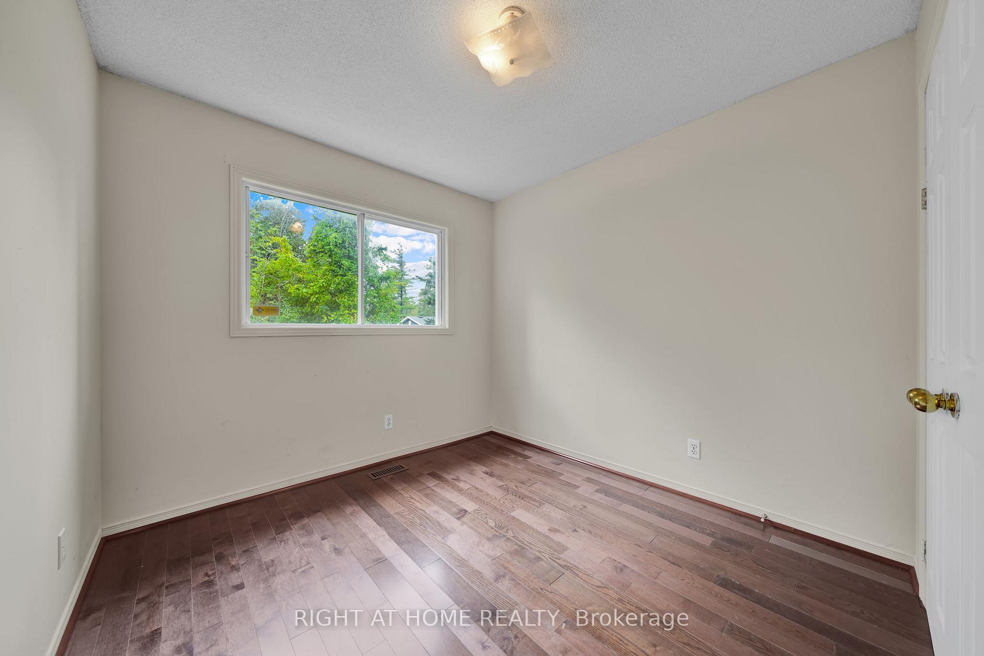 Photo 11 of 138 45th Street N, Wasaga Beach — HOMEH