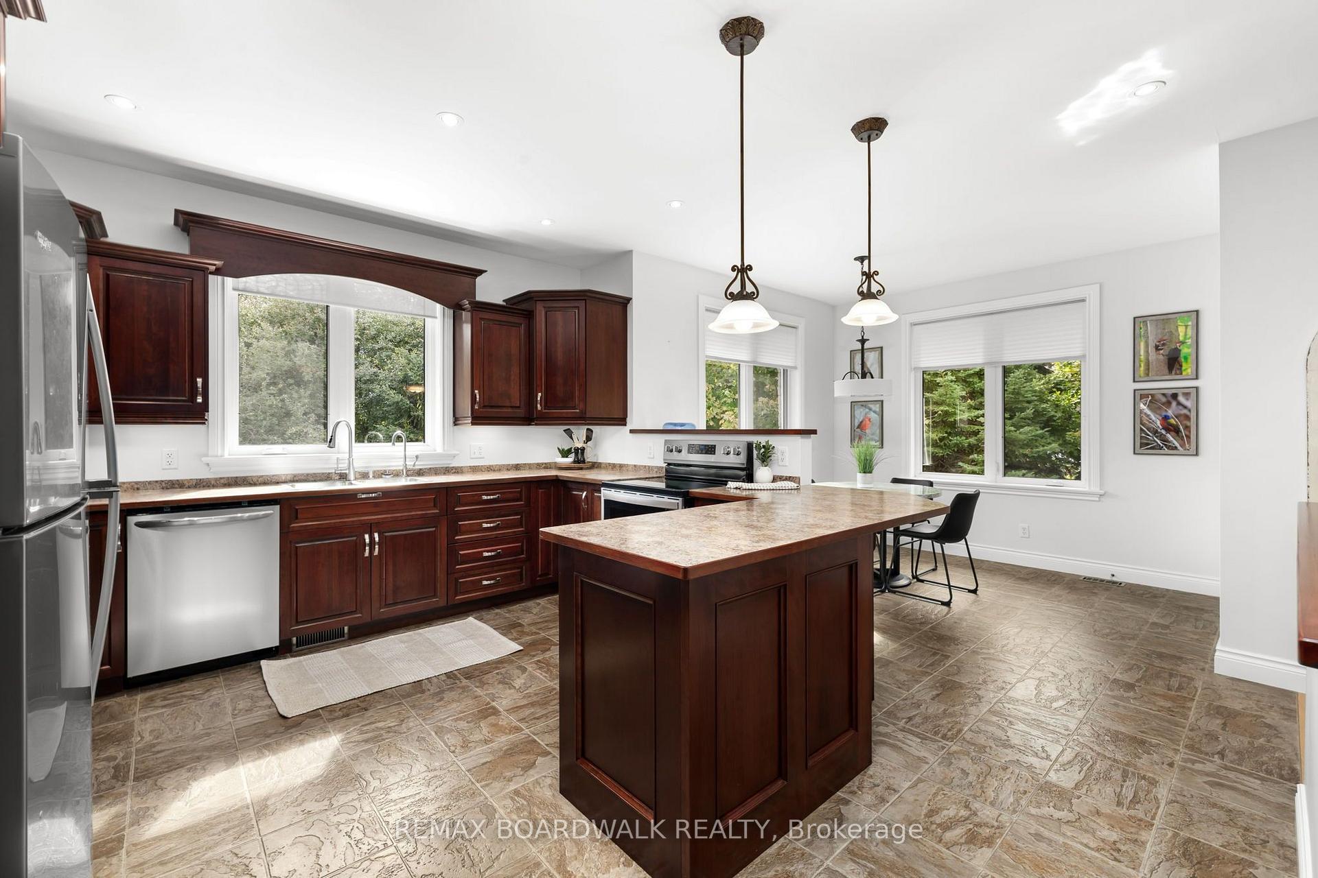 Photo 16 of 136 Macpherson Way, Drummond/North Elmsley, Drummond N Elmsley (Drummond) Twp — HOMEH