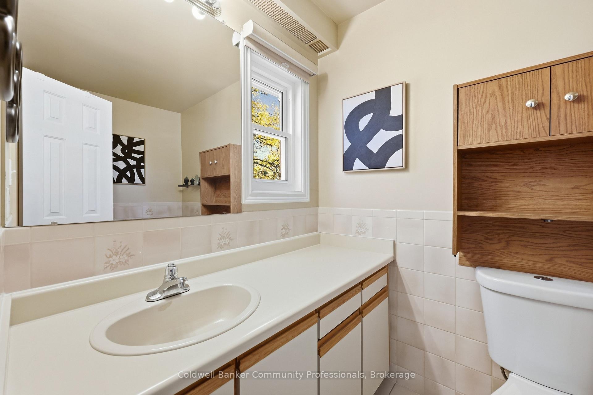 Photo 10 of Unit 10, 14 Brucedale Avenue E, Hamilton, Centremount — HOMEH