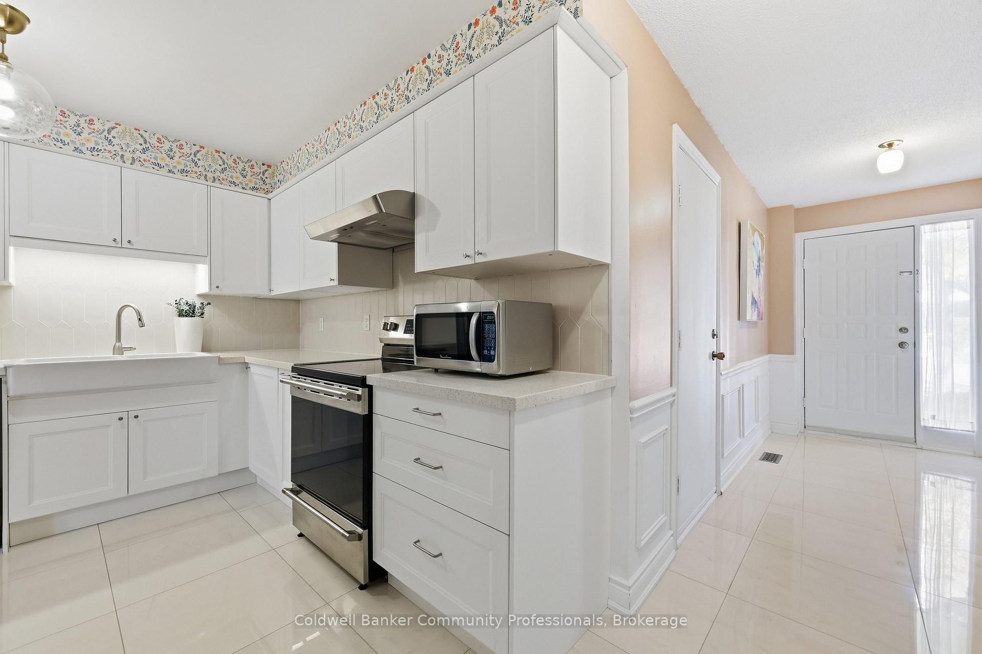 Photo 15 of Unit 10, 14 Brucedale Avenue E, Hamilton, Centremount — HOMEH