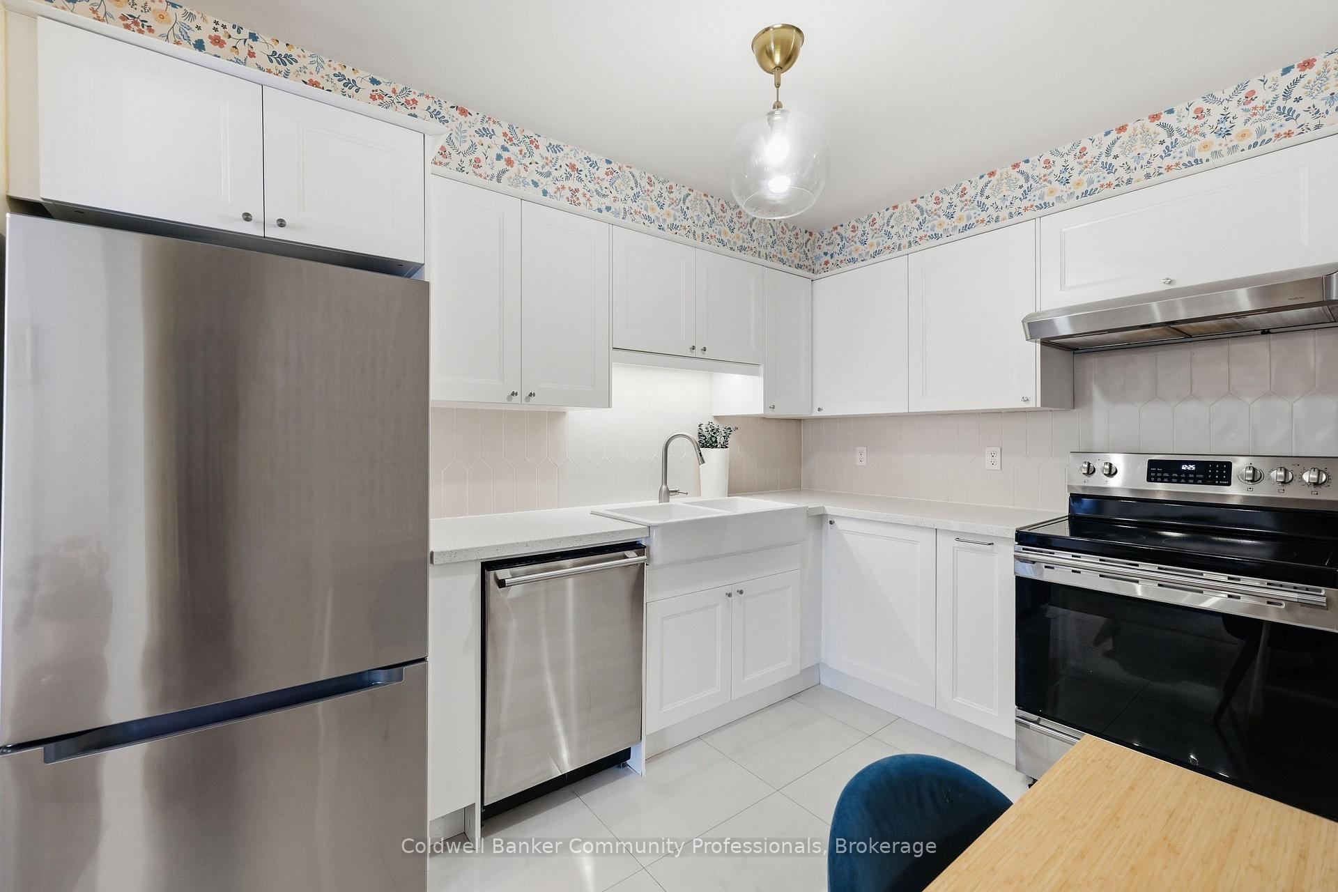 Photo 24 of Unit 10, 14 Brucedale Avenue E, Hamilton, Centremount — HOMEH