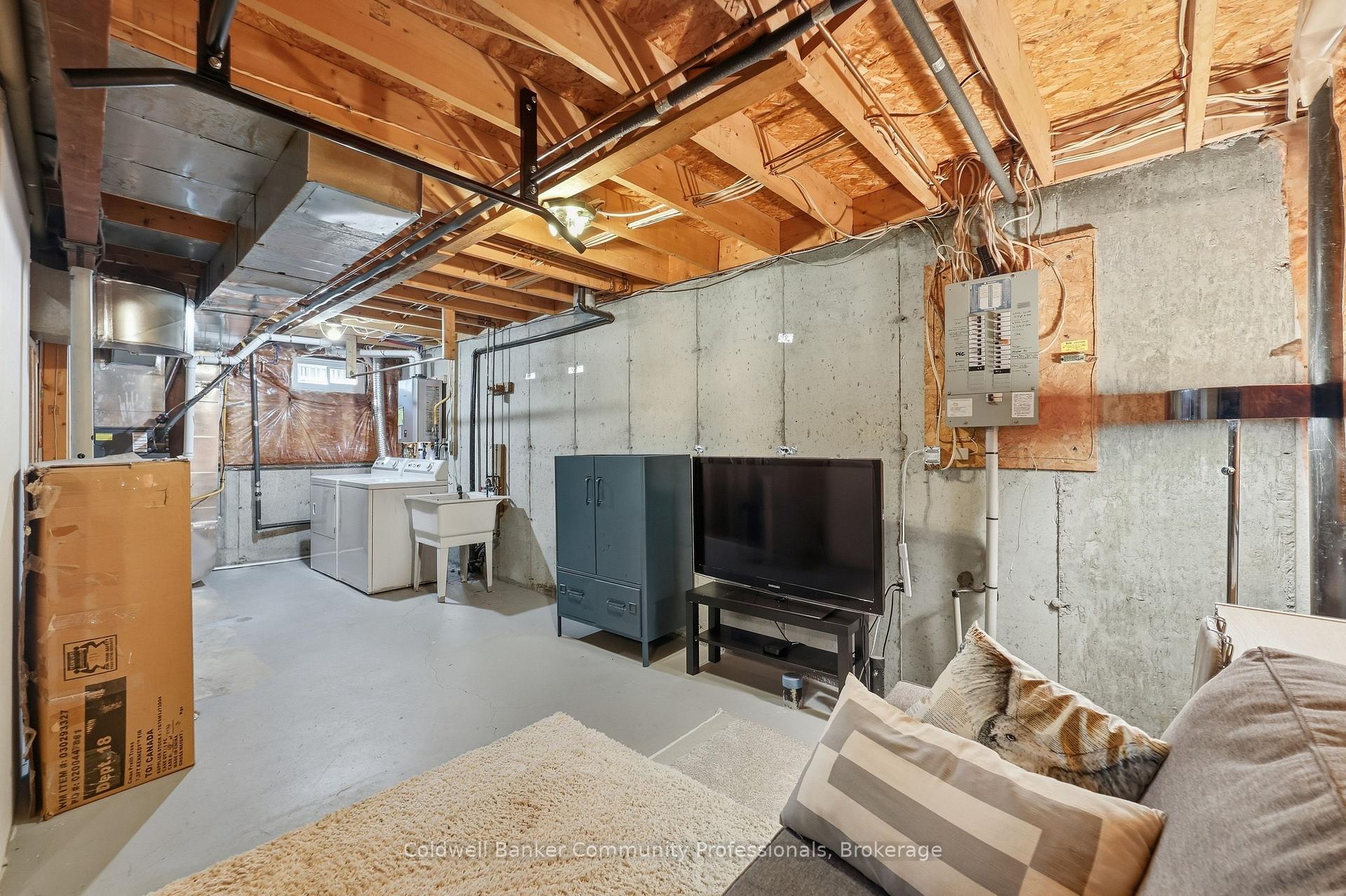 Photo 28 of Unit 10, 14 Brucedale Avenue E, Hamilton, Centremount — HOMEH