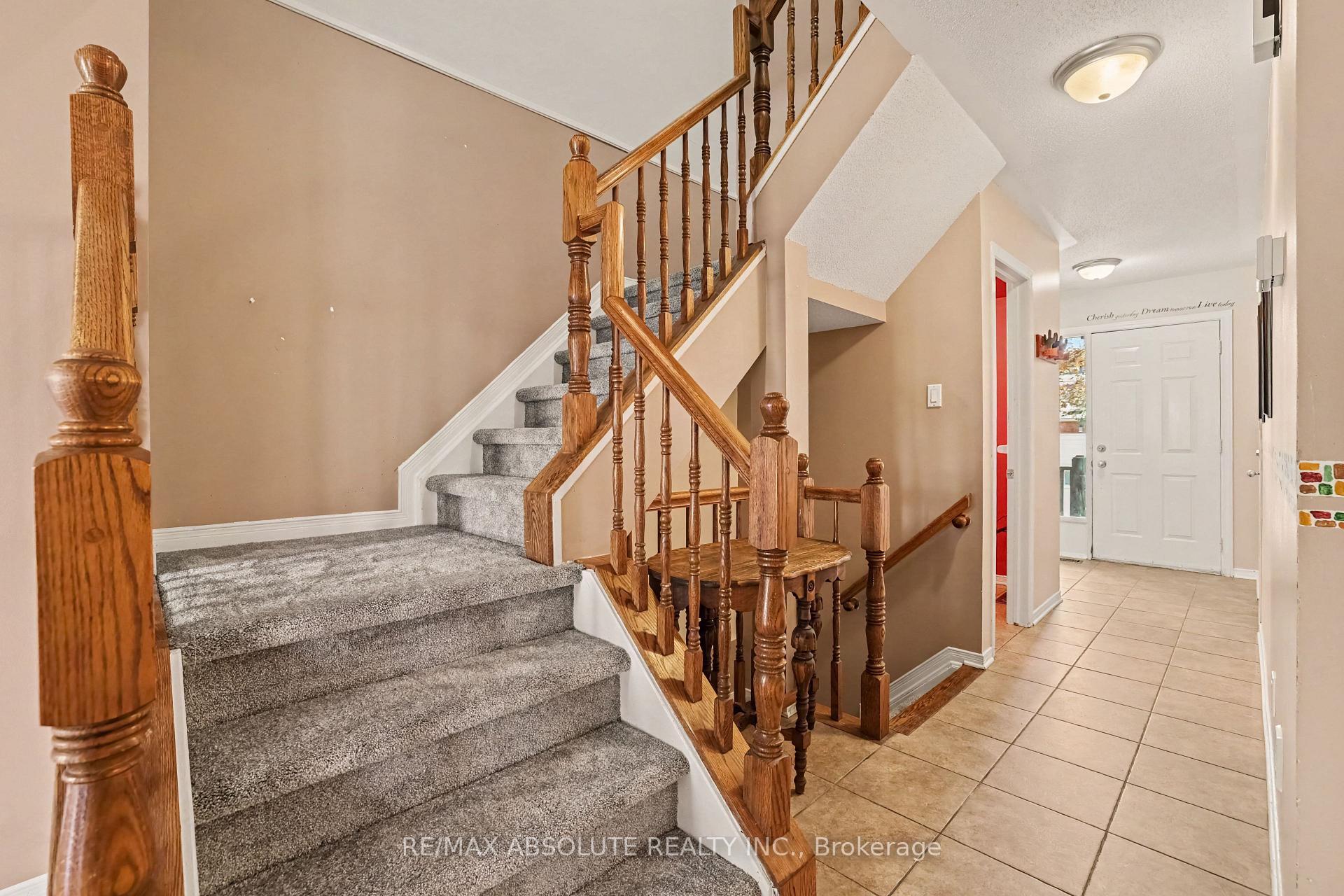 Photo 2 of 42 Roblyn Way, Ottawa, Barrhaven East — HOMEH