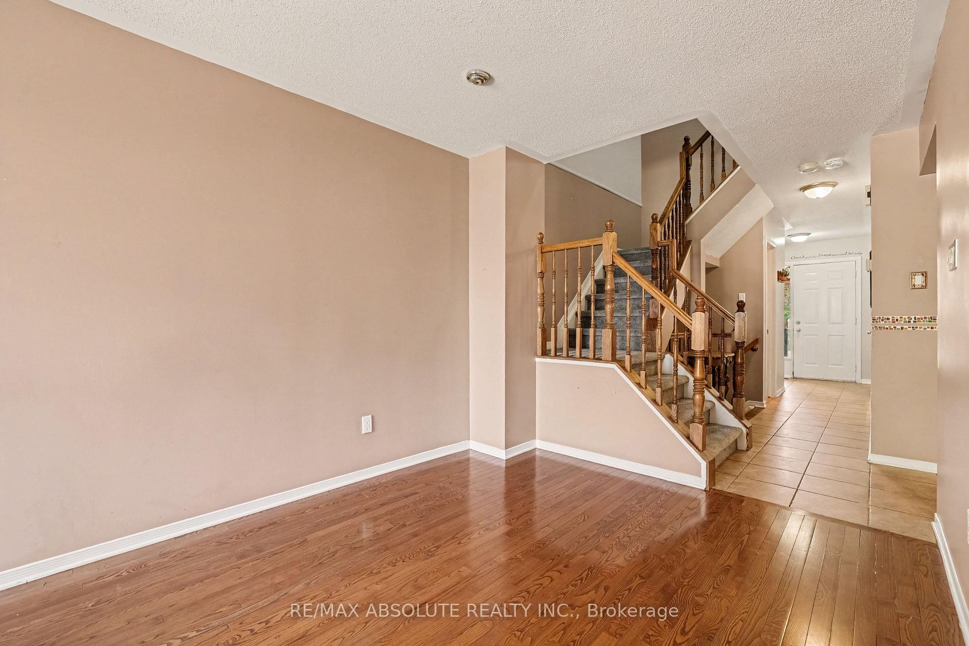 Photo 5 of 42 Roblyn Way, Ottawa, Barrhaven East — HOMEH