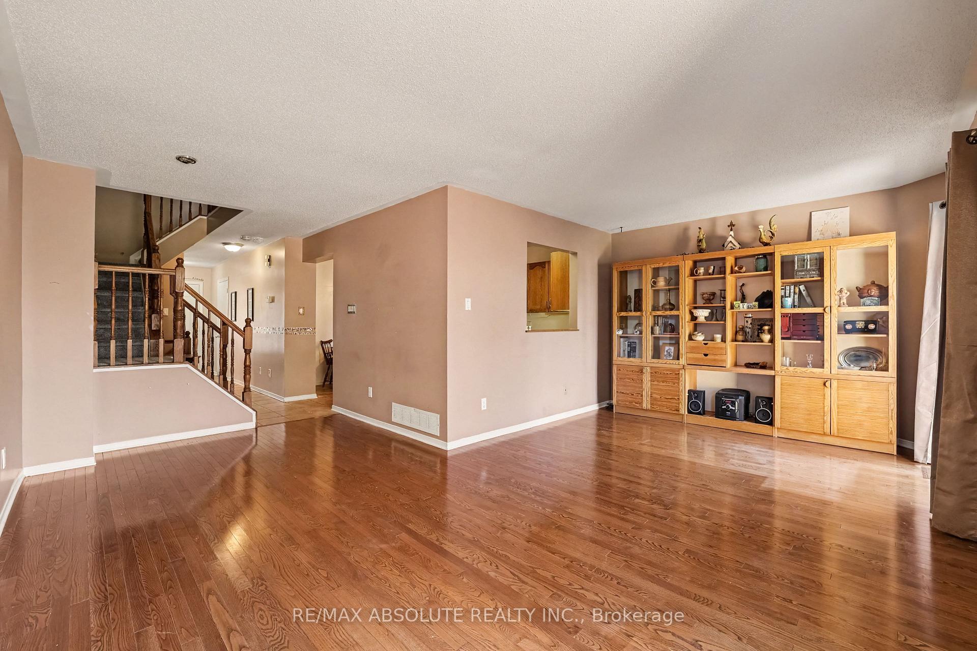 Photo 6 of 42 Roblyn Way, Ottawa, Barrhaven East — HOMEH