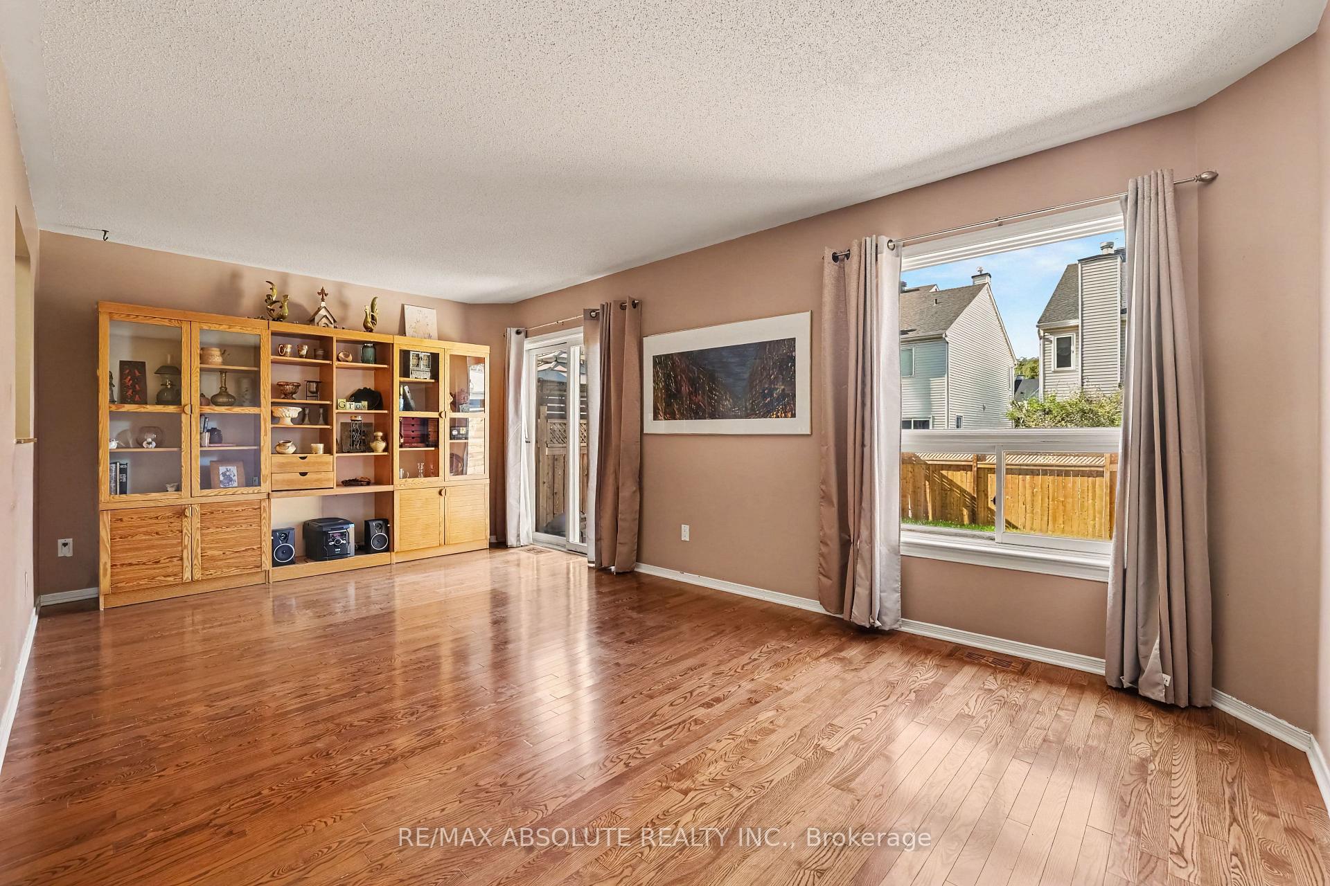 Photo 7 of 42 Roblyn Way, Ottawa, Barrhaven East — HOMEH
