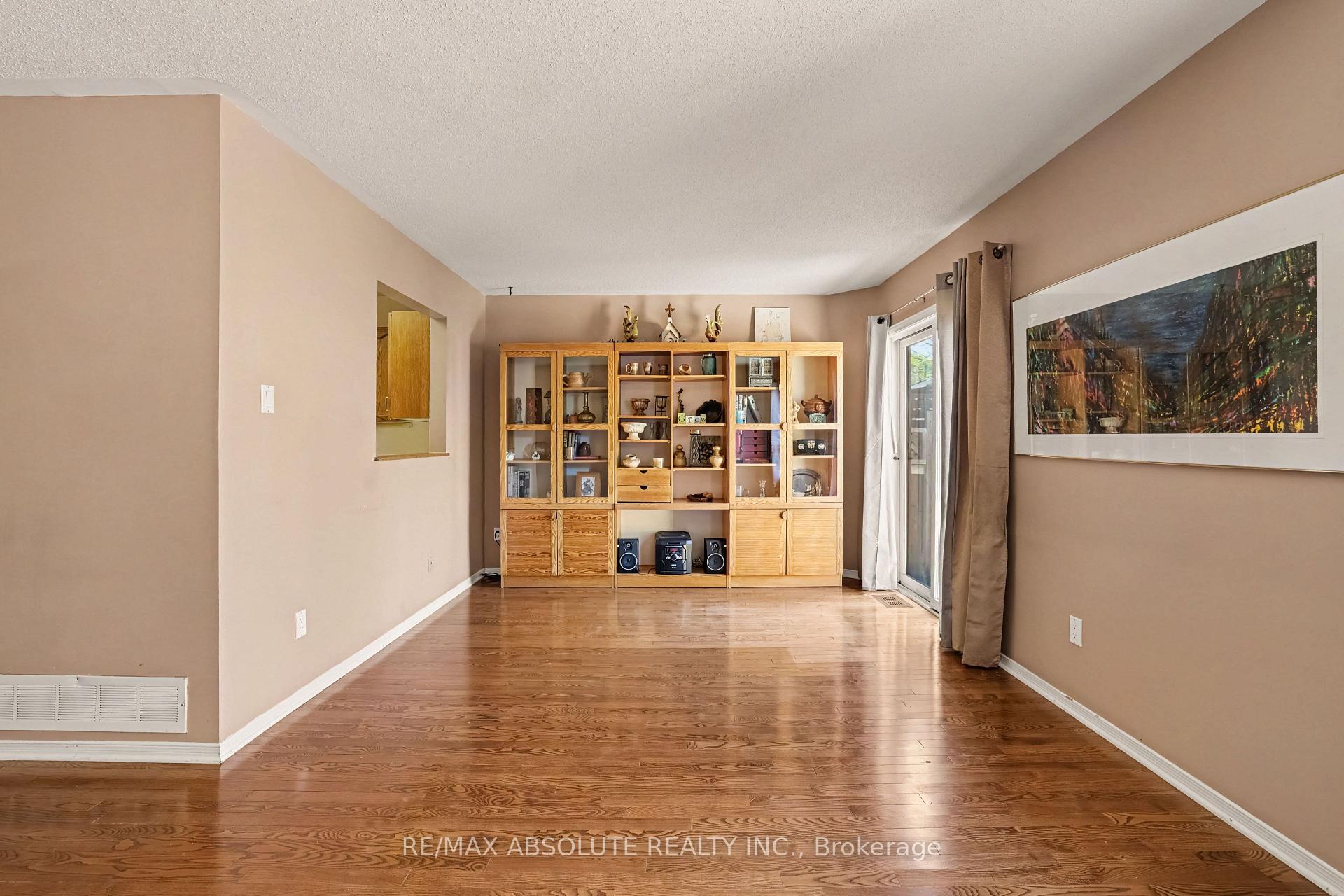 Photo 8 of 42 Roblyn Way, Ottawa, Barrhaven East — HOMEH