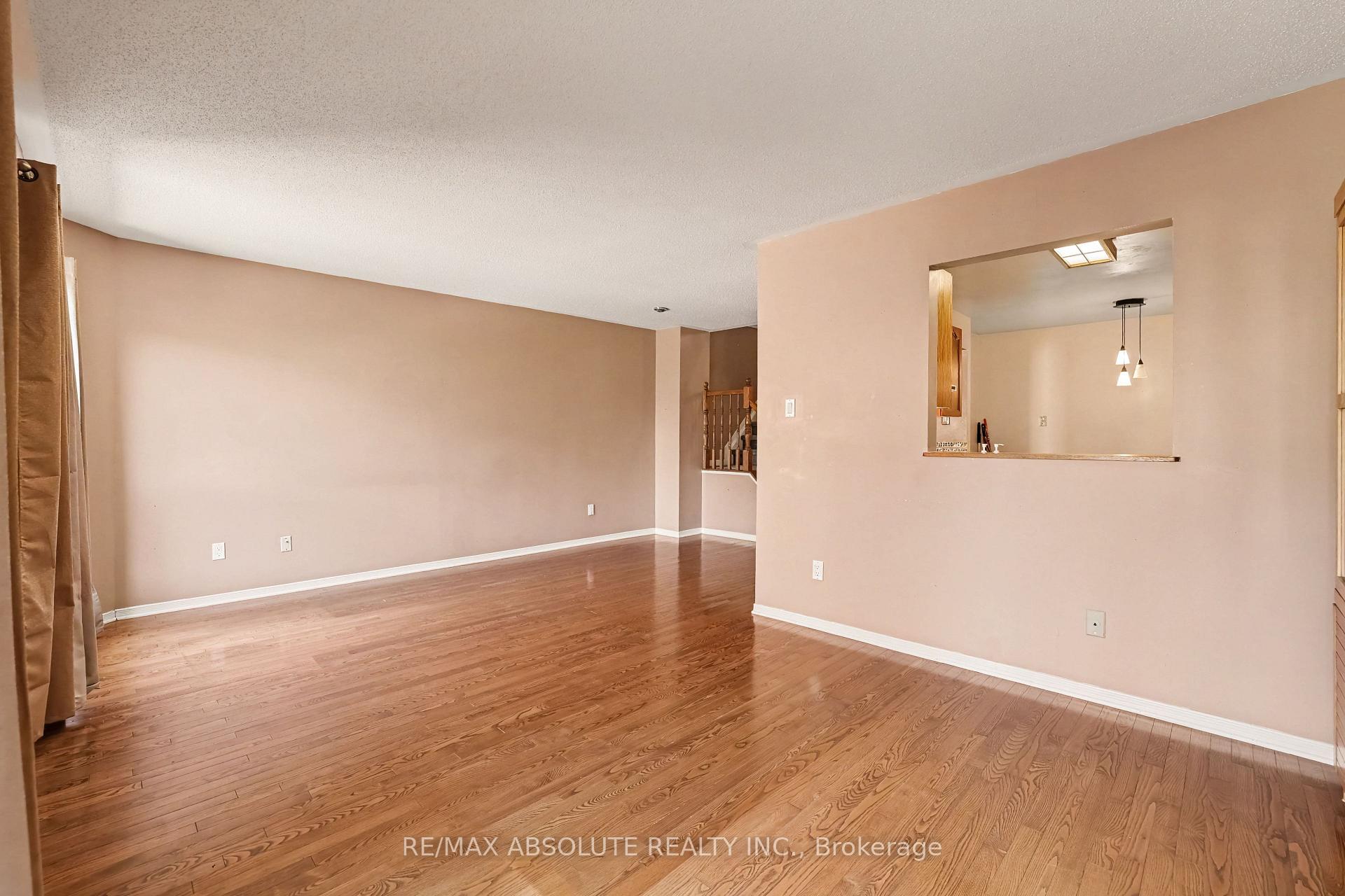 Photo 9 of 42 Roblyn Way, Ottawa, Barrhaven East — HOMEH
