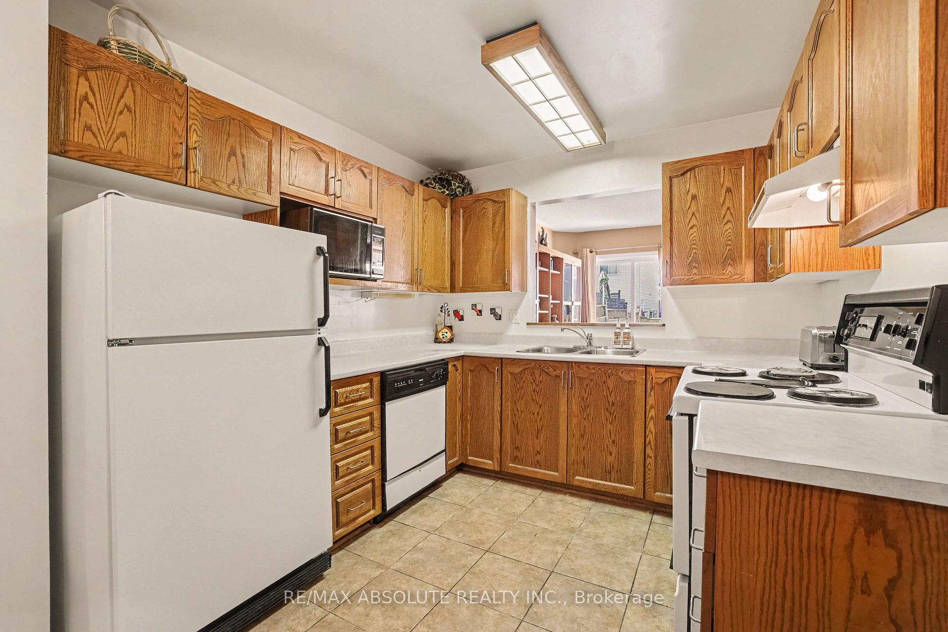 Photo 10 of 42 Roblyn Way, Ottawa, Barrhaven East — HOMEH