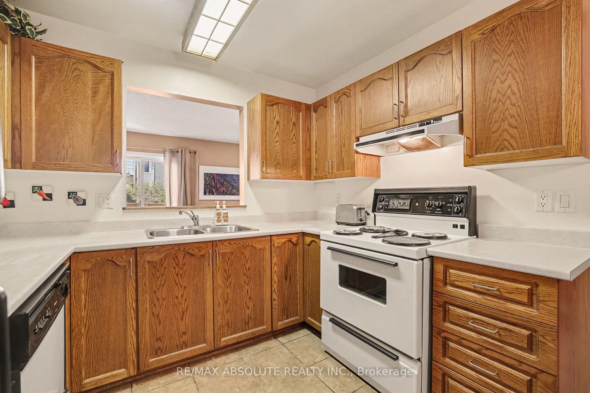 Photo 11 of 42 Roblyn Way, Ottawa, Barrhaven East — HOMEH