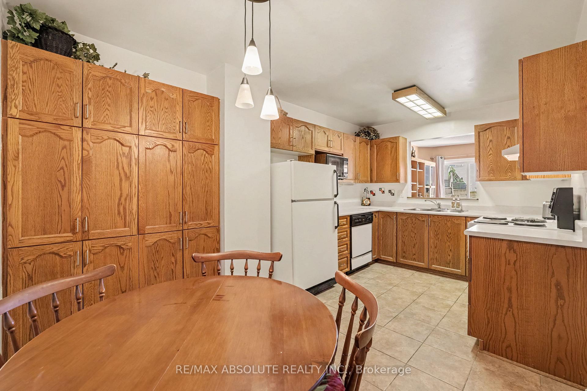 Photo 12 of 42 Roblyn Way, Ottawa, Barrhaven East — HOMEH