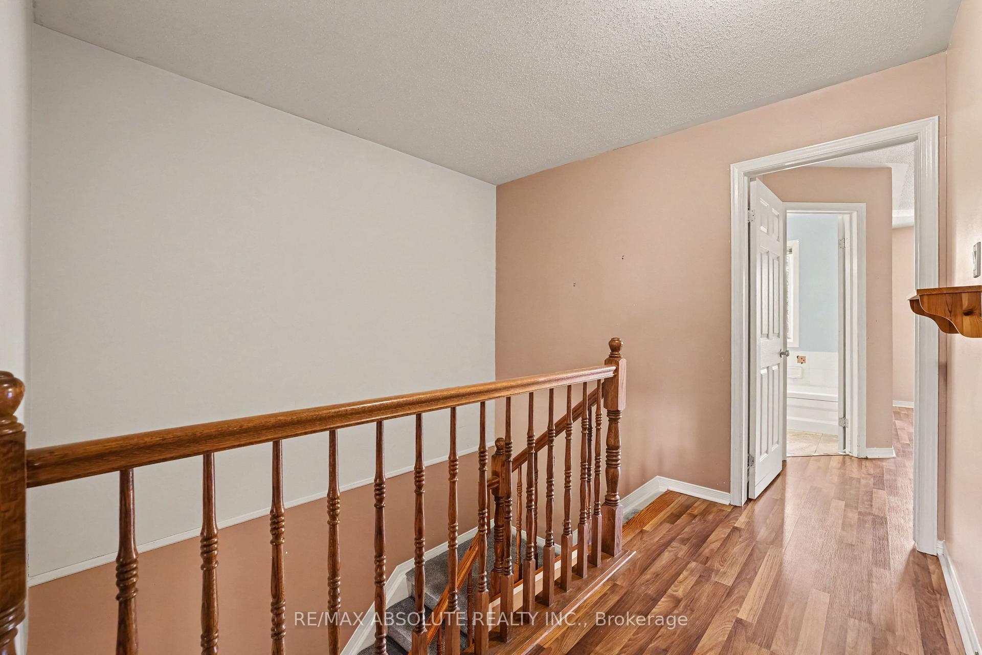 Photo 15 of 42 Roblyn Way, Ottawa, Barrhaven East — HOMEH
