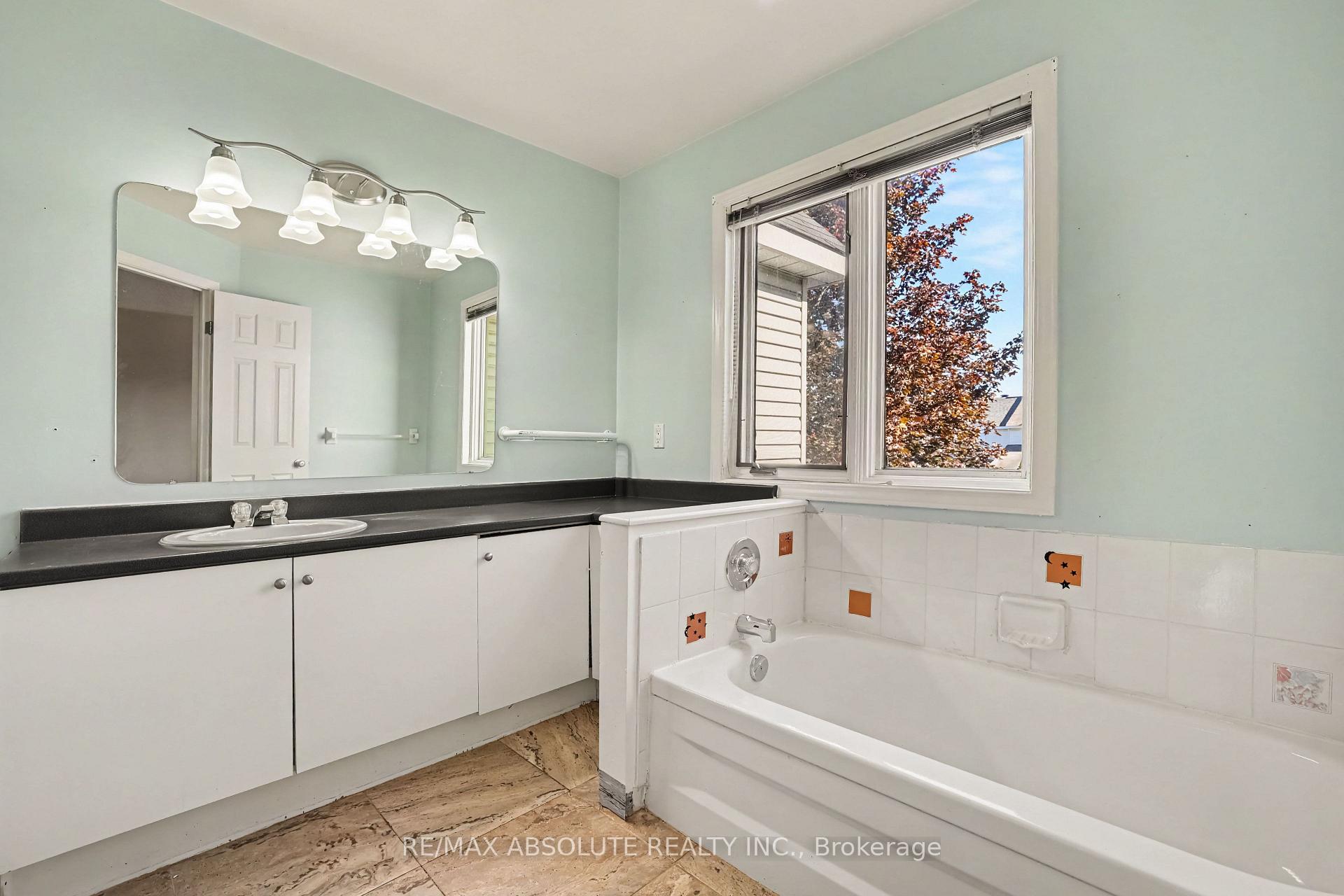 Photo 20 of 42 Roblyn Way, Ottawa, Barrhaven East — HOMEH