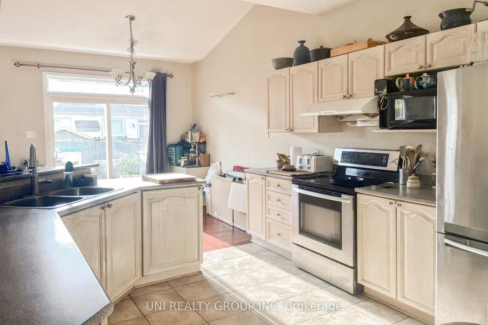 Photo 9 of 131 Lamplighters Drive, Ottawa, Barrhaven - Cedargrove/Fraserdale — HOMEH