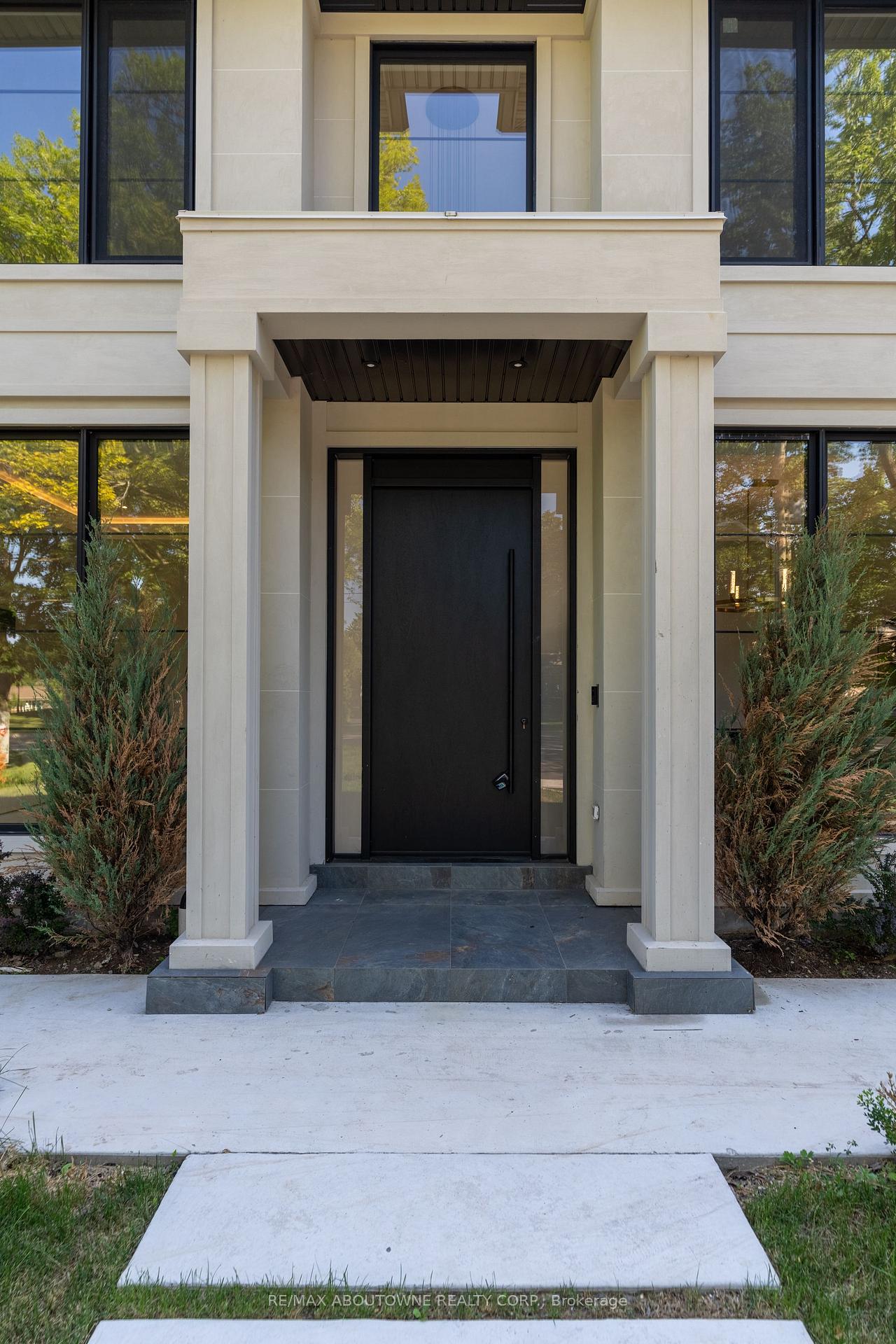 Photo 5 of 146 Third Line, Oakville, Bronte — HOMEH