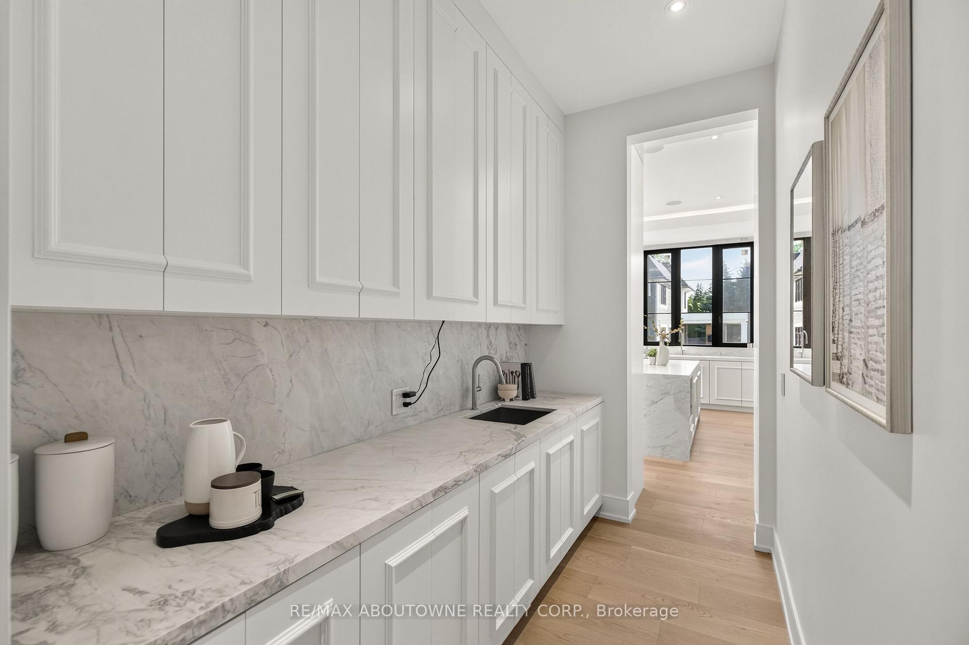 Photo 12 of 146 Third Line, Oakville, Bronte — HOMEH