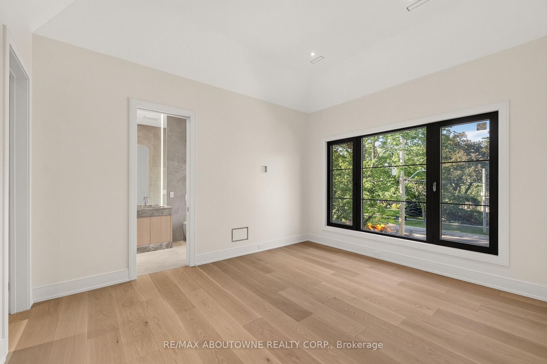 Photo 31 of 146 Third Line, Oakville, Bronte — HOMEH