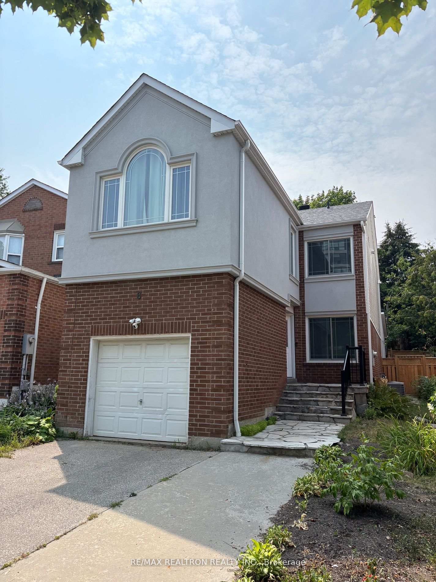 Photo 2 of 6 Joanna Crescent, Vaughan, Crestwood-Springfarm-Yorkhill — HOMEH