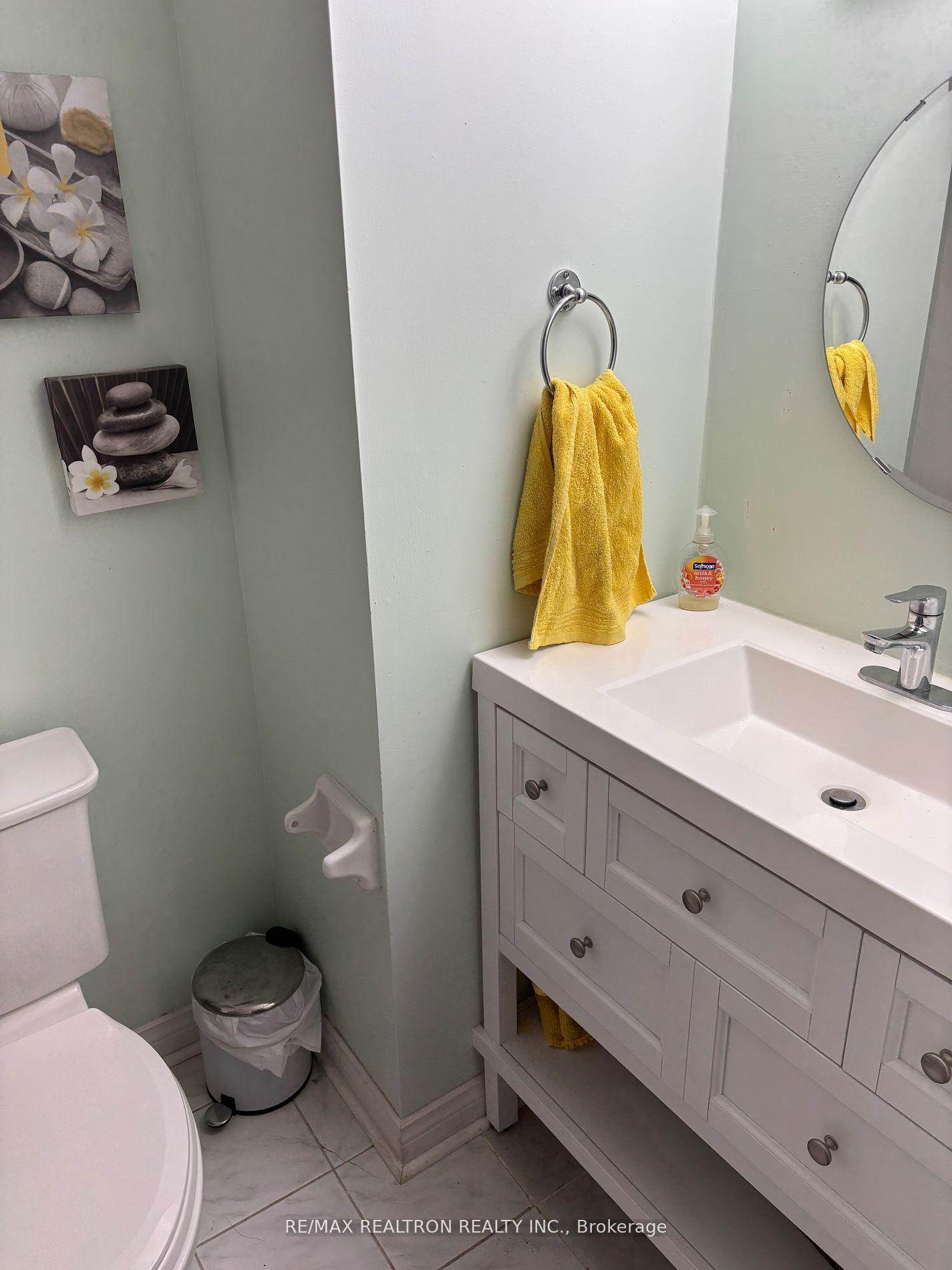 Photo 8 of 6 Joanna Crescent, Vaughan, Crestwood-Springfarm-Yorkhill — HOMEH