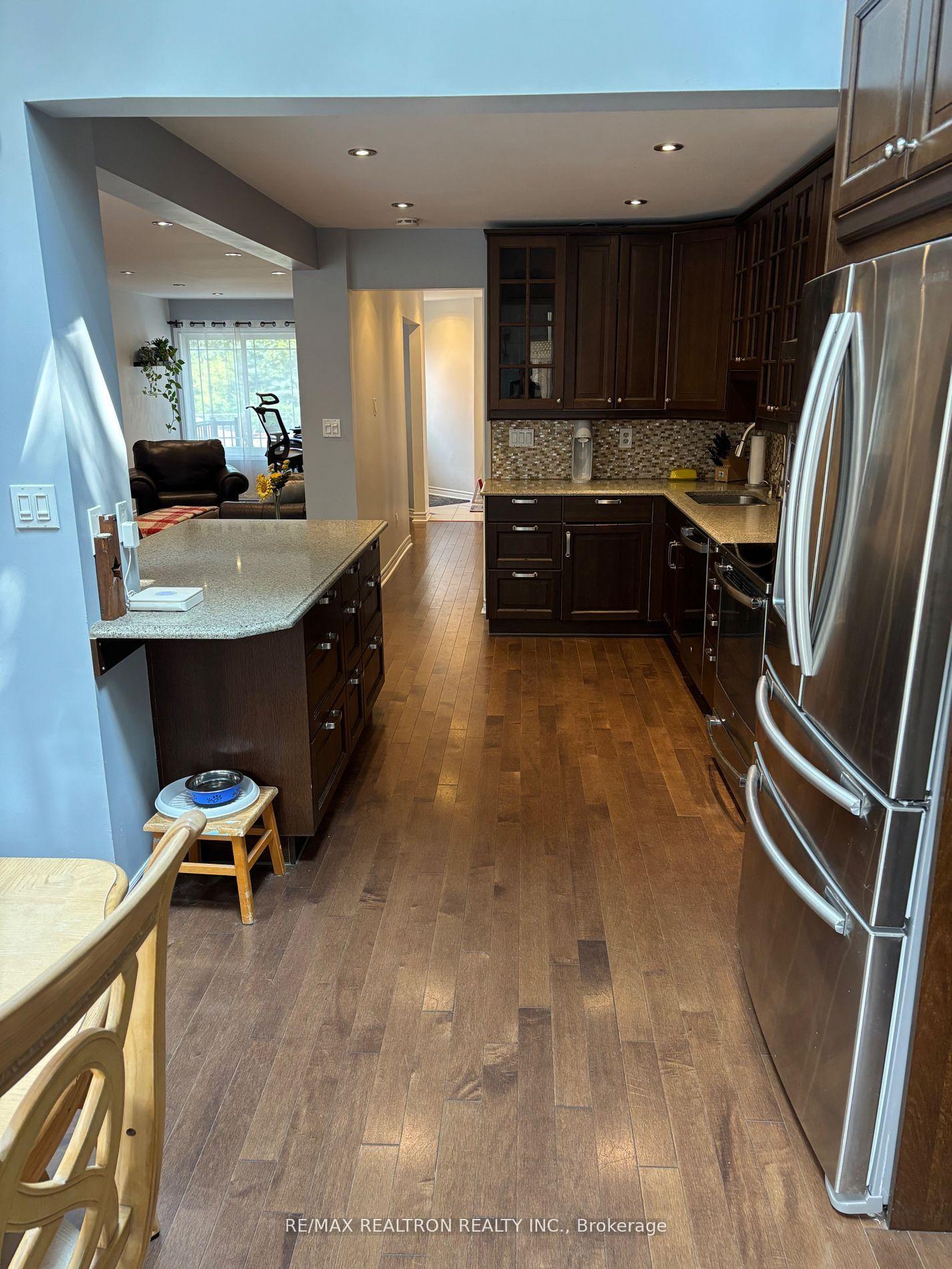 Photo 10 of 6 Joanna Crescent, Vaughan, Crestwood-Springfarm-Yorkhill — HOMEH